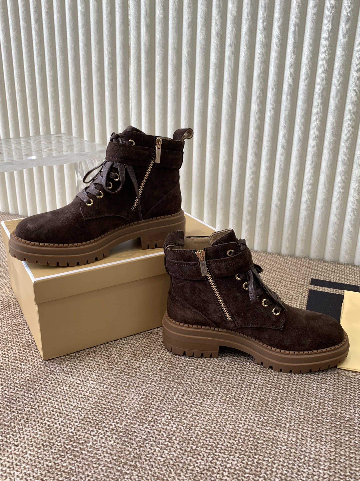 Michael Kors 2024 Martin Boots: Premium Leather, Slip-Proof Sole, Various Sizes. - 图片 2