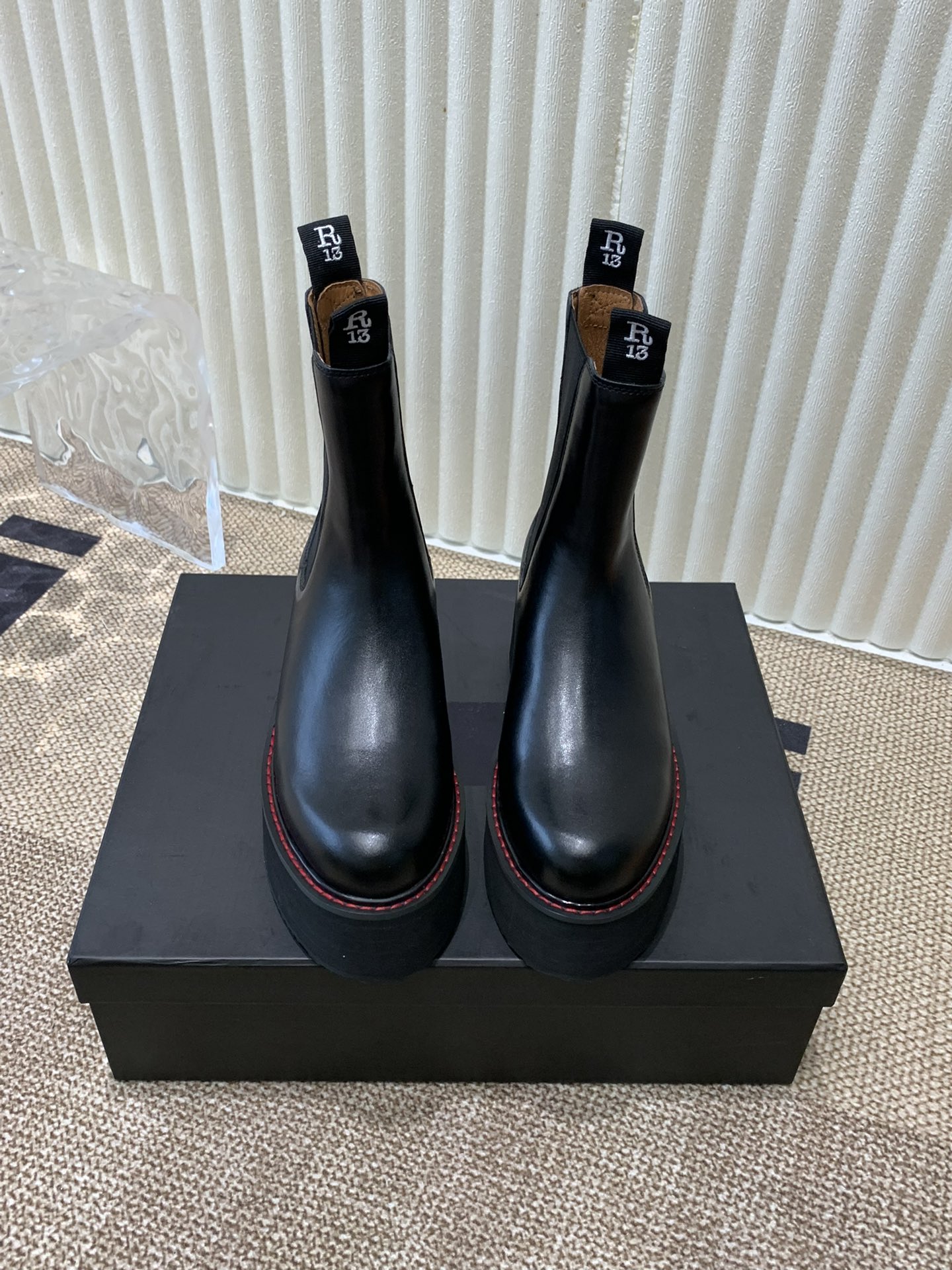 NO:546172,R13 Round-toe leather boots Classic short boots Chelsea boots Thick bottom 7 cm mid-tube leather military boots, made of handmade leather fabric, soft and comfortable, with a rear zipper design. Size 35-40 (41 custom made), boots, boots19860909R13 底圆头皮靴经典短靴切尔西靴  底厚7厘米中筒皮质军靴,采用手工皮革面料制成,柔软舒适,后拉链设计. 码数35-40(41定做),靴子,boots,Women's Shoes