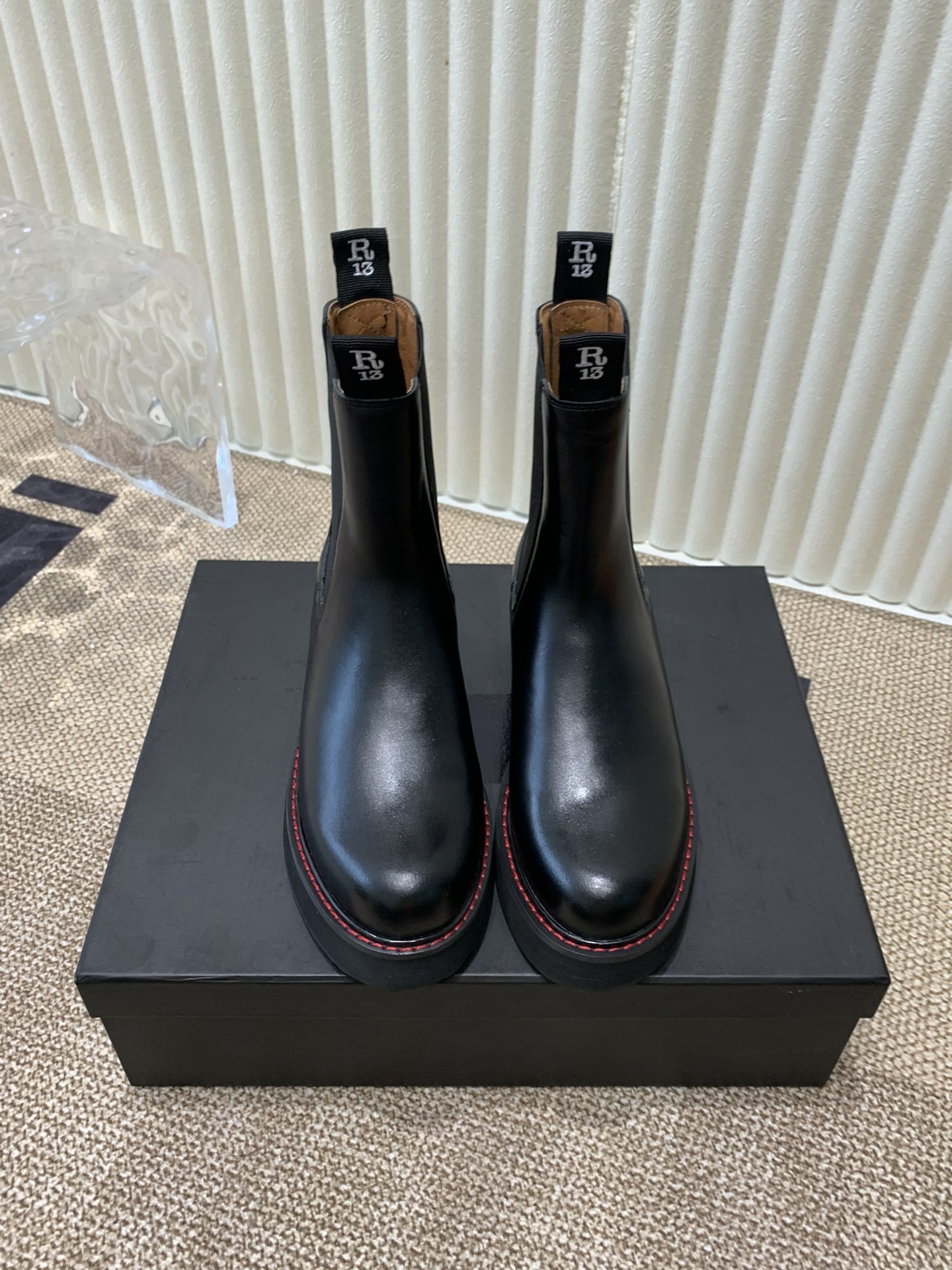 NO:546176,R13 Classic Thick Sole Short Boots Chelsea Boots Round-toe Skin Boots Boots Sole 5cm thick mid-tube leather military boots, made of handmade leather fabric, soft and comfortable, with a rear zipper design. Size 35-40, boots, boots19860909R13 经典厚底短靴切尔西靴圆头皮靴  底厚5厘米中筒皮质军靴,采用手工皮革面料制成,柔软舒适,后拉链设计. 码数35-40,靴子,boots,Women's Shoes