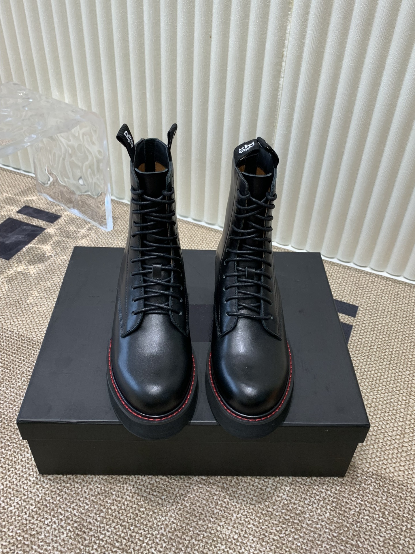 NO:546190,Thin sole, thick sole, R13, women's British style classic thick sole boots, Chelsea boots, round toe leather boots, 5 cm thick, mid-tube leather military boots, made of handmade leather fabric, soft and comfortable, front tied and rear zipper design. Cowhide leather, size: 35-40 (customized for 41), boots, boots, cowhide19860909薄底厚底 R13 女士英伦风经典厚底短靴切尔西靴圆头皮靴  底厚5厘米.中筒皮质军靴,采用手工皮革面料制成,柔软舒适,前系带后拉链设计. 帮面材质牛皮革 码数:35-40（41定做）,靴子,boots,cowhide,Women's Shoes