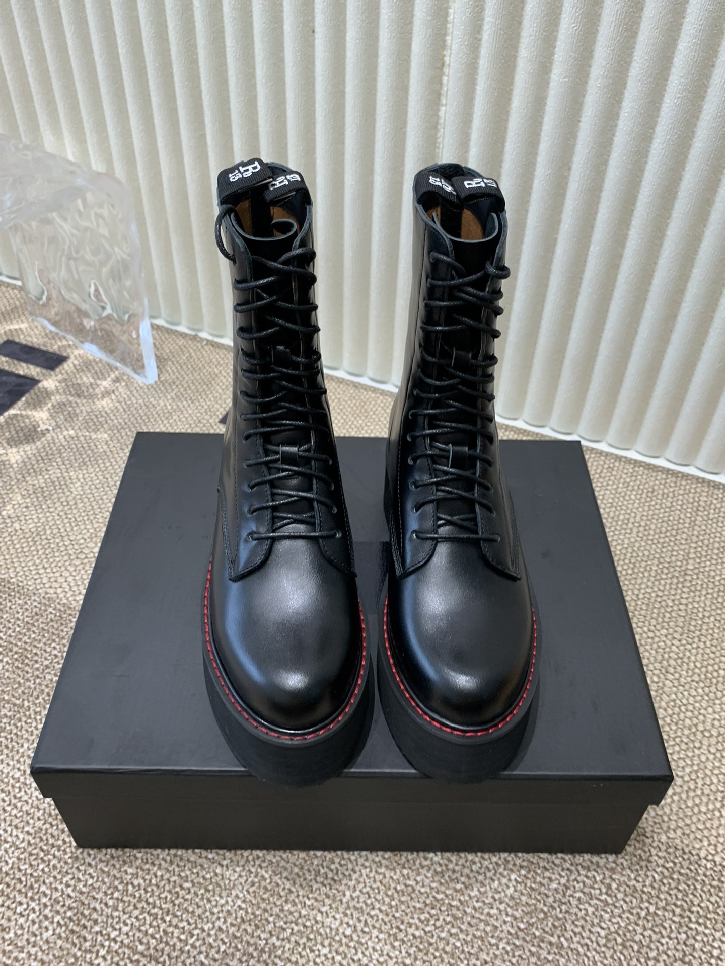 NO:546197,Thin sole, thick sole, R13, women's British style classic thick sole boots, Chelsea boots, round toe leather boots, 7 cm thick, mid-tube leather military boots, made of handmade leather fabric, soft and comfortable, front tied and rear zipper design. Cowhide leather, size: 35-40 (customized for 41), boots, boots, cowhide19860909薄底厚底 R13 女士英伦风经典厚底短靴切尔西靴圆头皮靴  底厚7厘米.中筒皮质军靴,采用手工皮革面料制成,柔软舒适,前系带后拉链设计. 帮面材质牛皮革 码数:35-40（41定做）,靴子,boots,cowhide,Women's Shoes