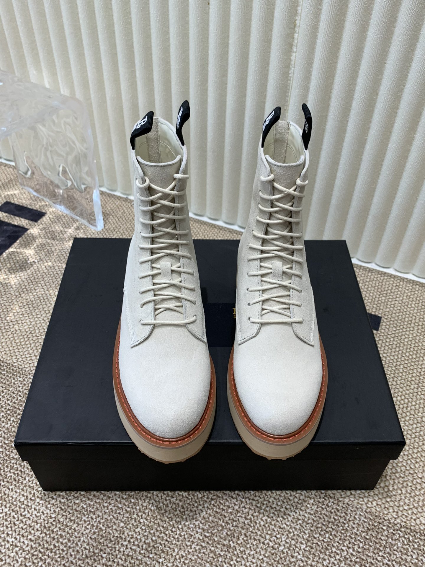 NO:546202,Thin-soled Thick-soled R13 Women's British style classic thick-soled short boots, Chelsea boots, round toe boots, sole thickness 5 cm. Mid-calf leather military boots, made of handmade leather fabric, soft and comfortable, front lace up and rear zipper design. Upper material cow leather Code number: 35-40 (41 custom-made), boots, boots, cowhide19860909薄底厚底 R13 女士英伦风经典厚底短靴切尔西靴圆头皮靴  底厚5厘米.中筒皮质军靴,采用手工皮革面料制成,柔软舒适,前系带后拉链设计. 帮面材质牛皮革 码数:35-40（41定做）,靴子,boots,cowhide,Women's Shoes