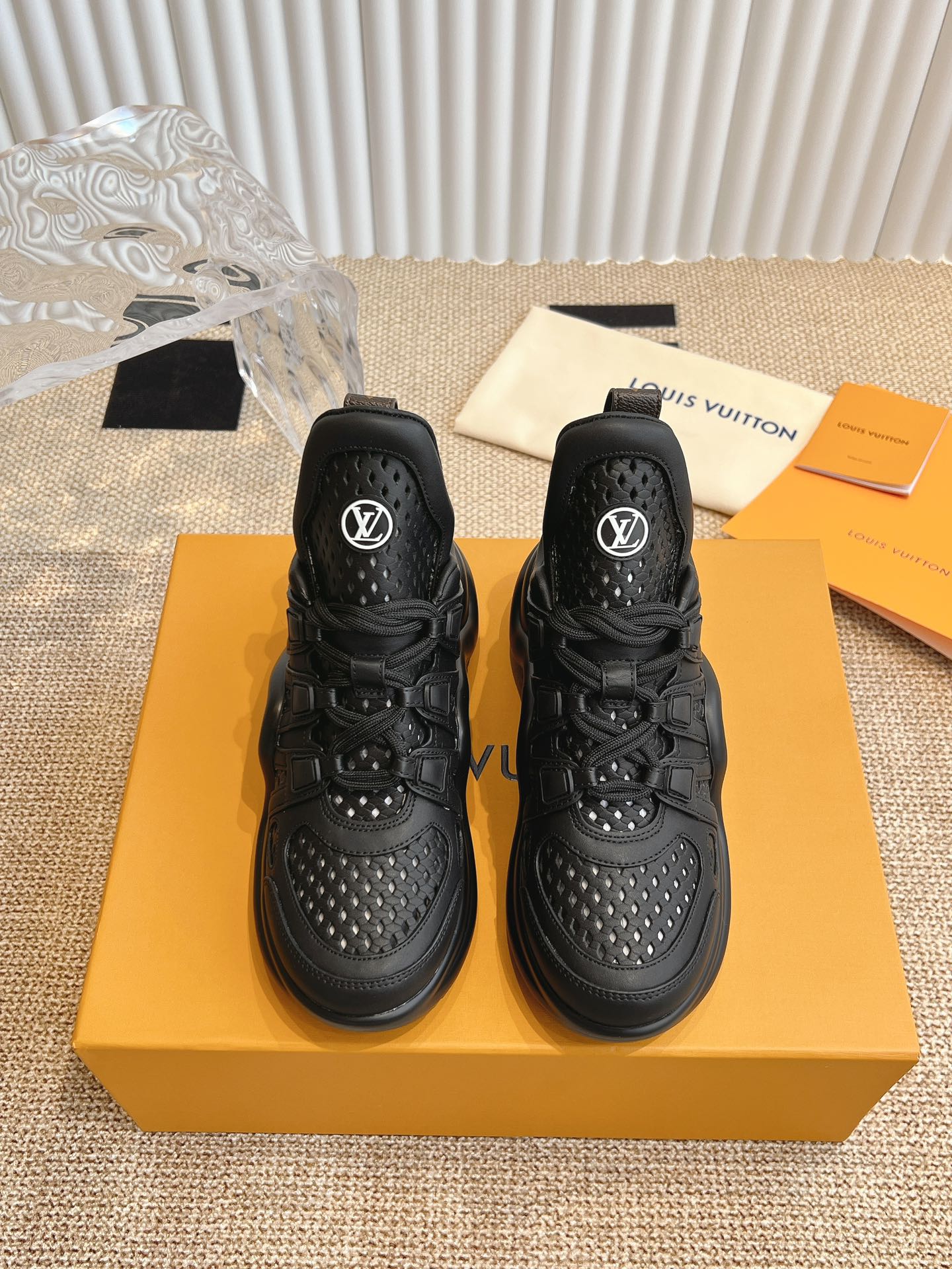 NO:757896,Purchasing-grade Louis Vuitton arch sole casual thick-soled lace-up, top version, original development and production. This IV adopts eye-catching wavy soles and large tongues, and is equipped with a sporty super-elastic style rubber outsole, which is very eye-catching. Coupled with a soft elastic upper made of a variety of high-tech fabrics, the upper foot is comfortable and soft!  Size: 35-40, dad shoes, louis vuitton, louis vuitton19860909代购级Louis Vuitton 路易威拱桥底休闲厚底系带  顶级版本 原版开发做货 此款IV采用抢眼的波浪形鞋底和大型鞋舌,搭载运动气息十足的超弹性风格橡胶外底,注目度十足,再配合上由多种高科技布料打造柔软弹力鞋面,上脚舒适柔软！ 码数:35-40,老爹鞋,louis vuitton,louis vuitton,Women's Shoes