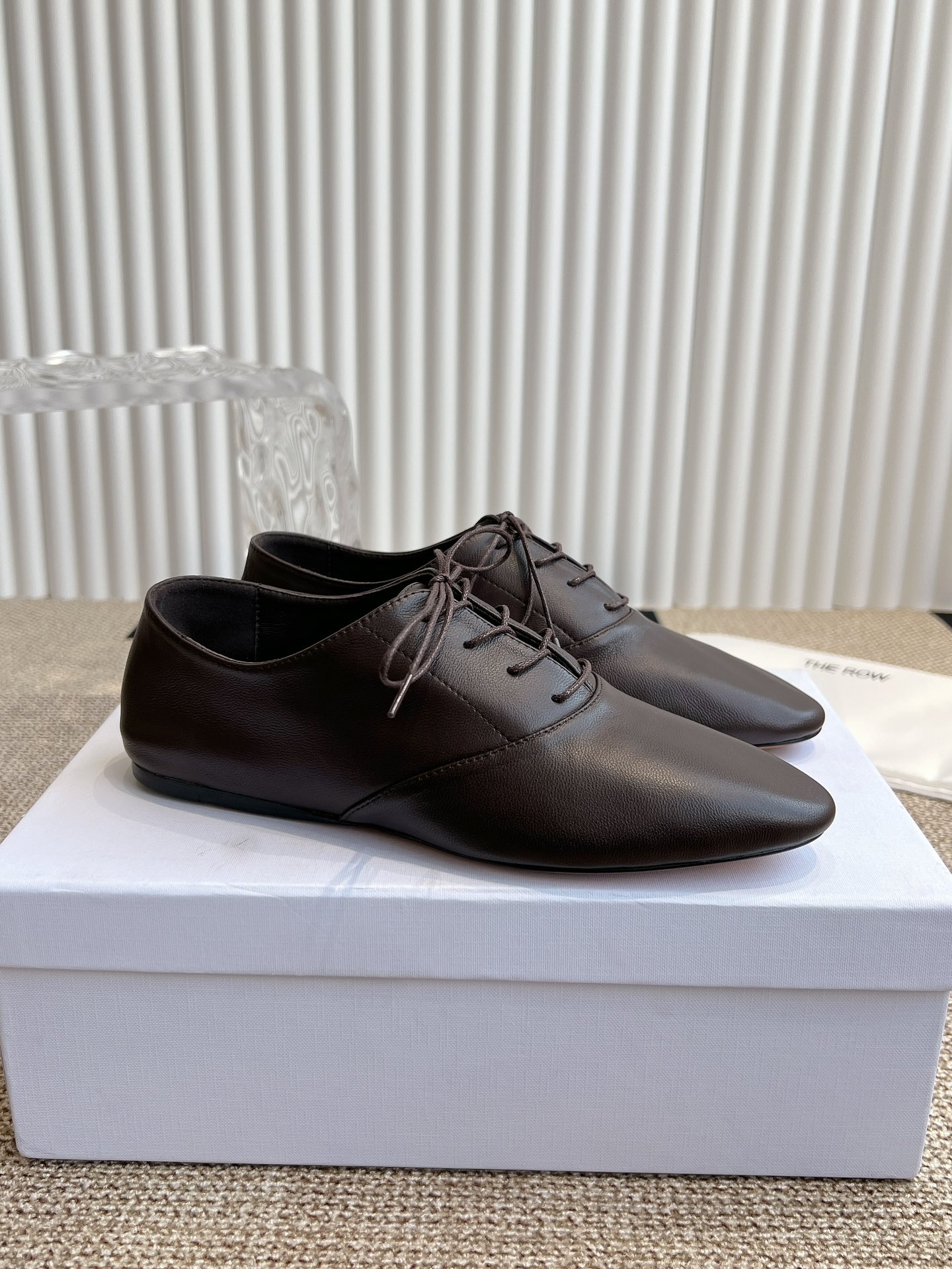 “New Round Head Tie Flat Shoes with Sheepskin Vamp and Rubber Soles” - 图片 2