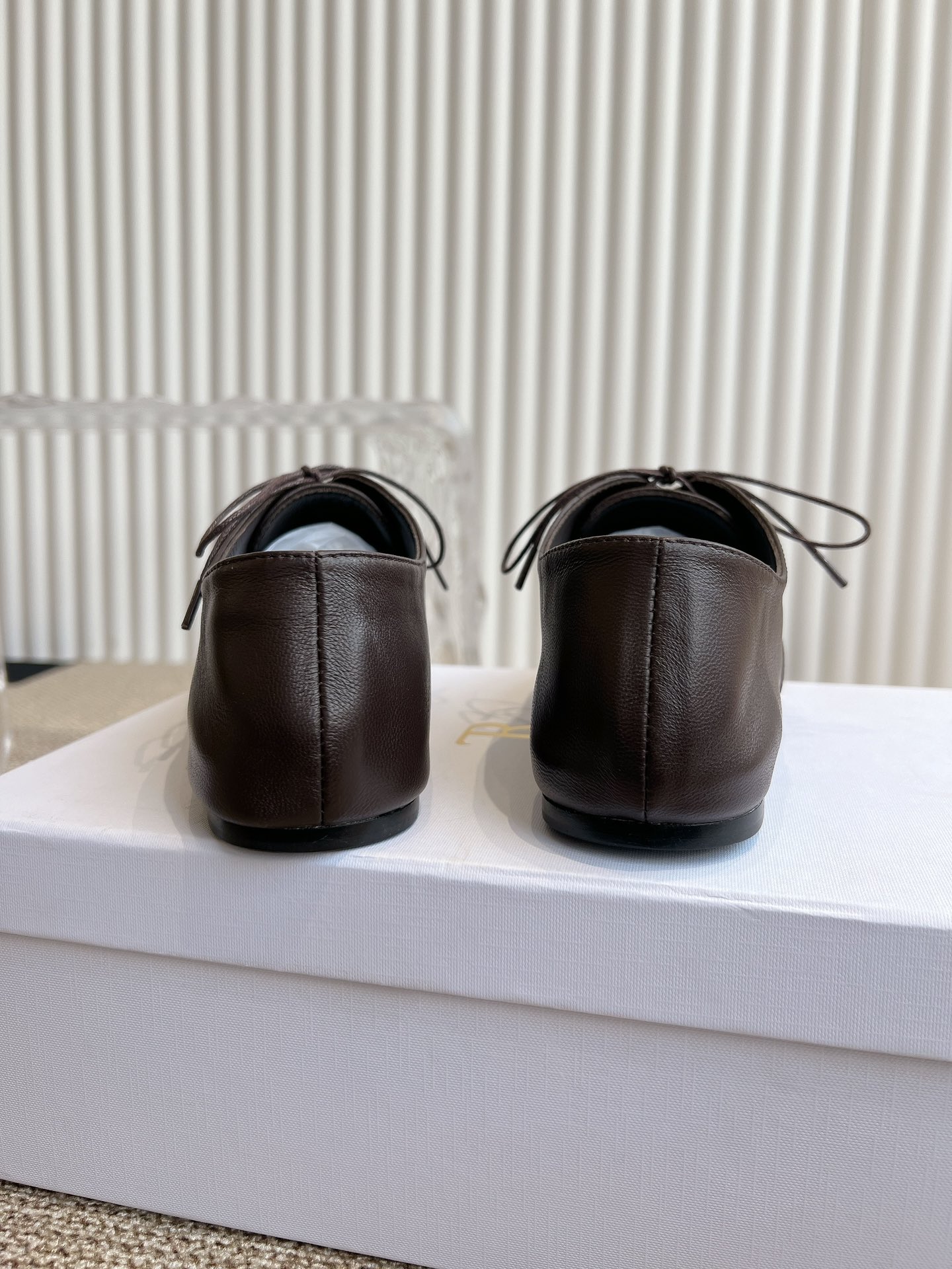 “New Round Head Tie Flat Shoes with Sheepskin Vamp and Rubber Soles” - 图片 8