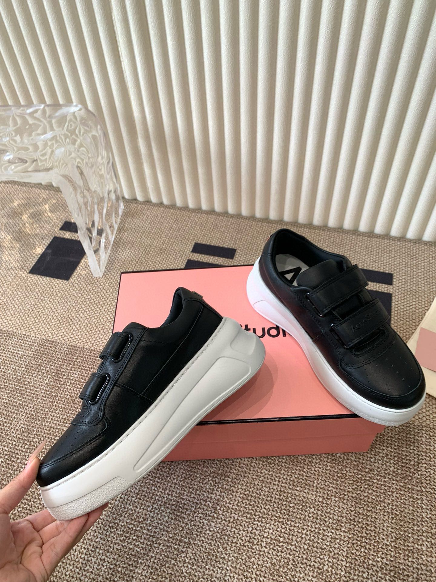 Dior Studios ‼ 24ss 最新厚底休闲魔术贴笑脸小白鞋‼