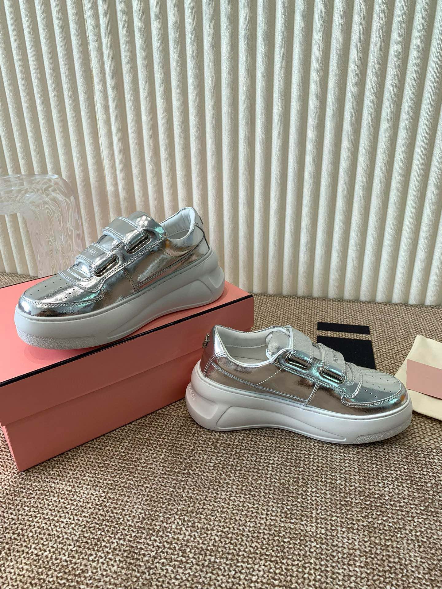 Dior Studios ‼ 24ss 最新厚底休闲魔术贴笑脸小白鞋‼