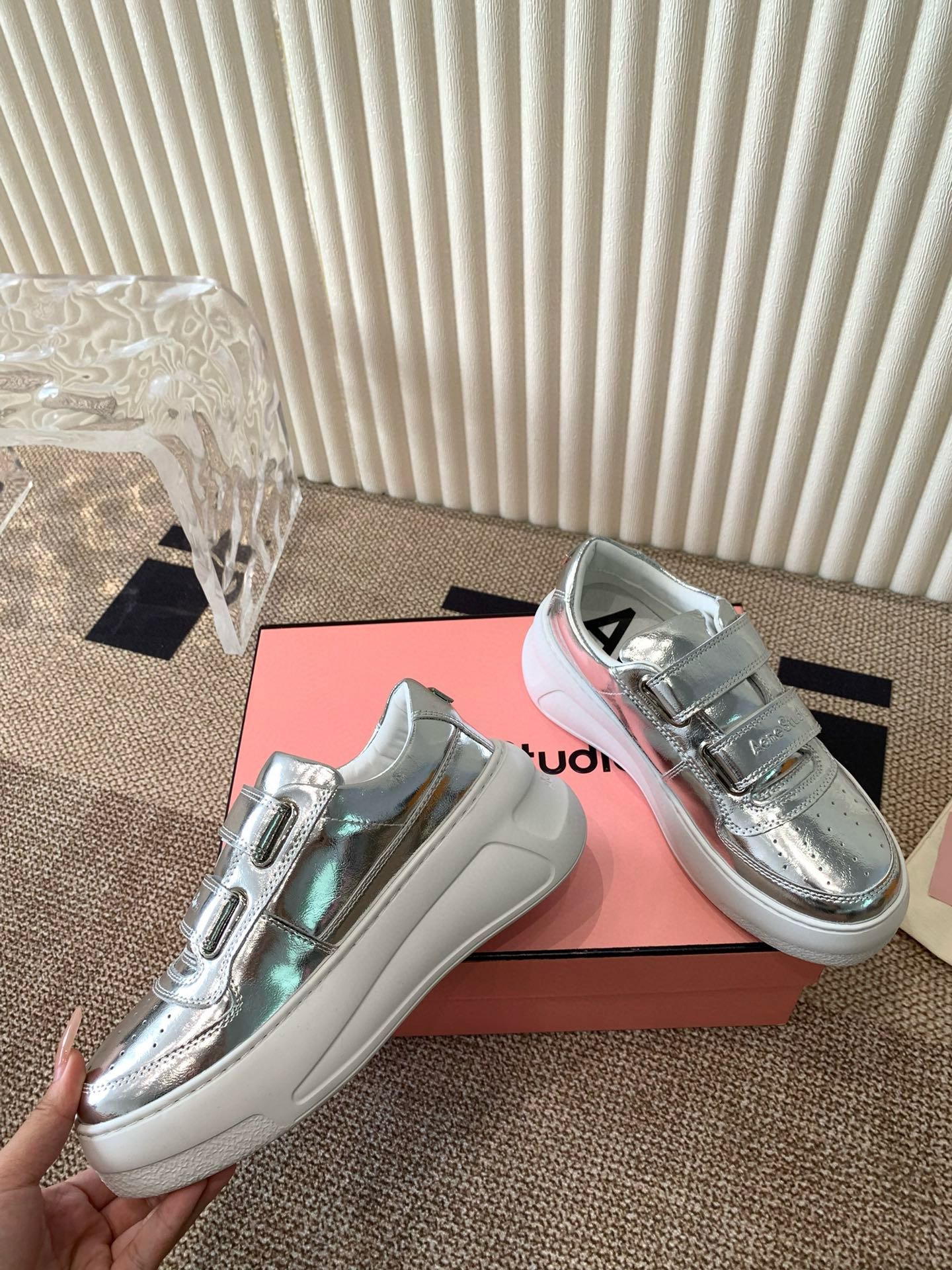 Dior Studios ‼ 24ss 最新厚底休闲魔术贴笑脸小白鞋‼