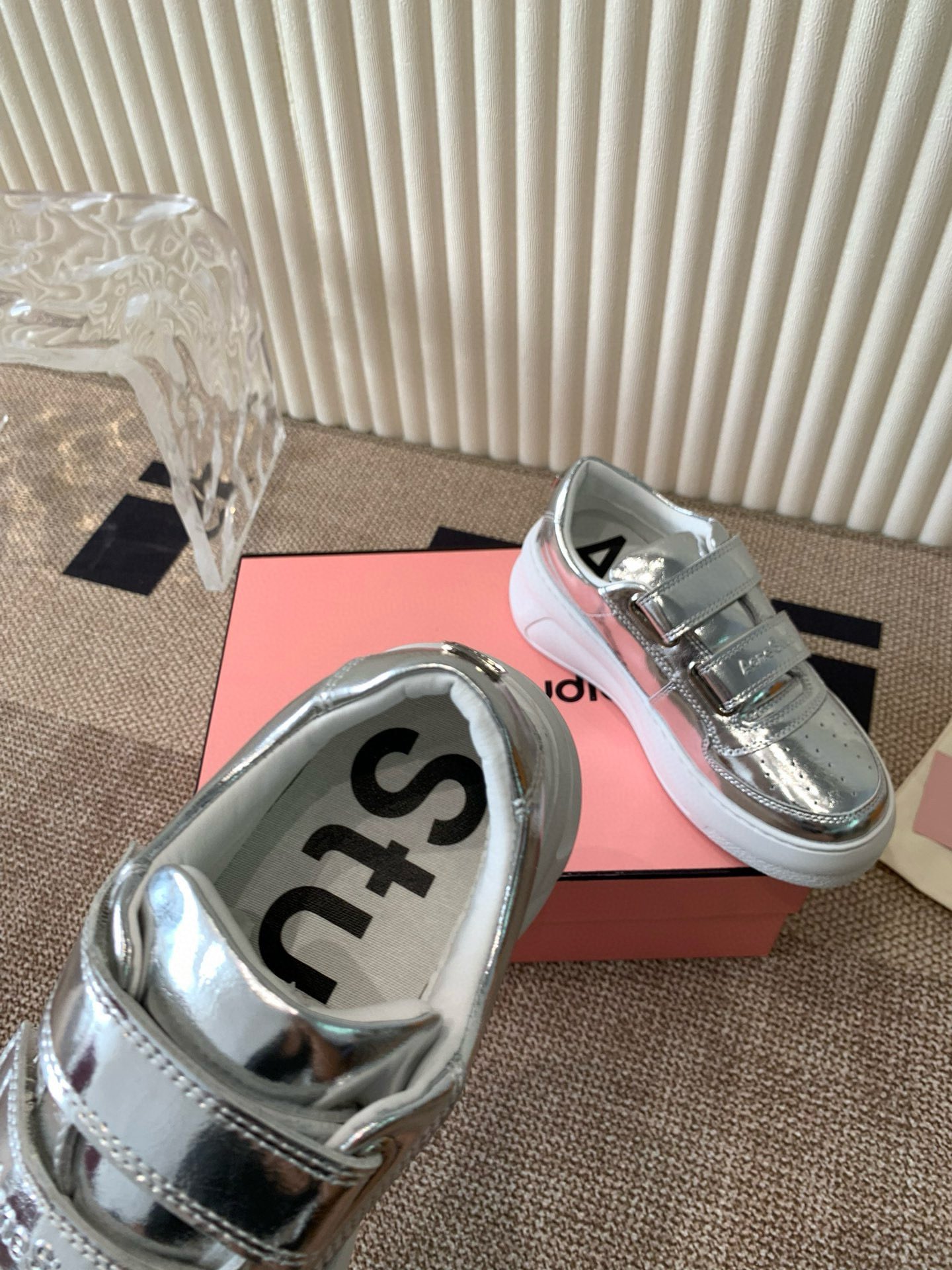 Dior Studios ‼ 24ss 最新厚底休闲魔术贴笑脸小白鞋‼