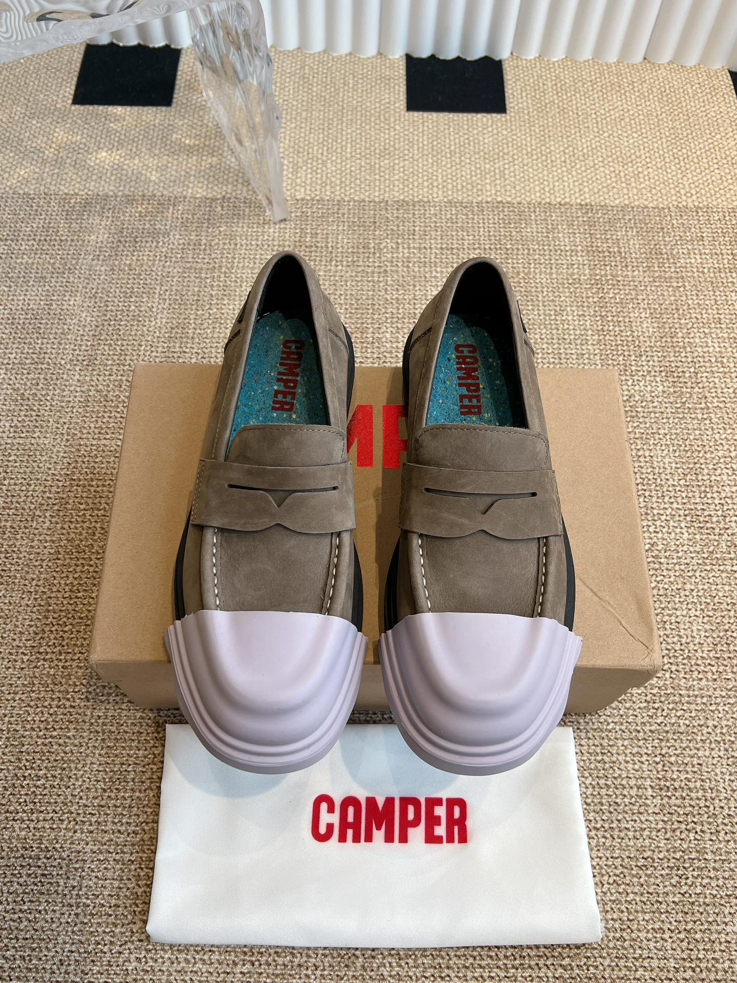 NO:725618,Camper Detachable Toe Cover Contrasting Color Derby Shoes Super Camper Derby Shoes, Detachable Toe Cover Can Be Matched Randomly, Very Eye-catching. Every Color Looks Good. Original 11 Made, All Details Are in Place. Size 35-45, Loafers, Loafers19860909Camper 可拆卸鞋头套撞色德比鞋 超级Camper 德比鞋,可拆卸鞋头套随意搭配,非常亮眼.每个配色都很好看 原版11打造,所有细节到位. 码数35-45,乐福鞋,loafers,Women's Shoes