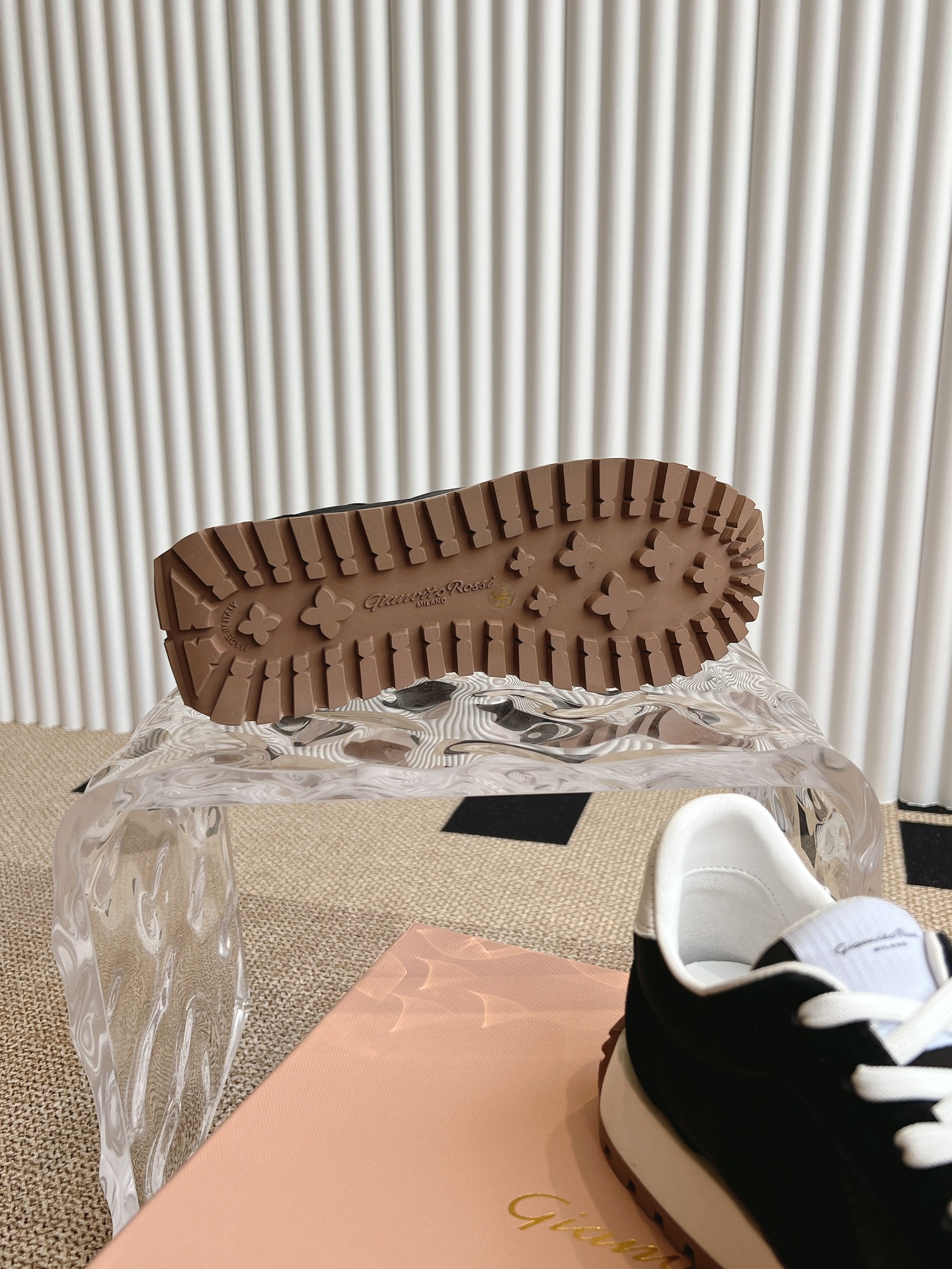 Gianvito Rossi 25ss Retro Couples Sneakers: Old-Fashioned, Cozy, and Fashionable! - 图片 9