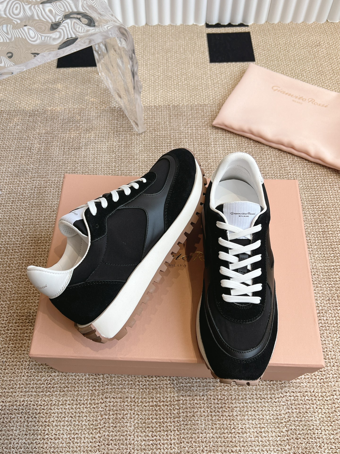 Gianvito Rossi 25ss Retro Couples Sneakers: Old-Fashioned, Cozy, and Fashionable! - 图片 5