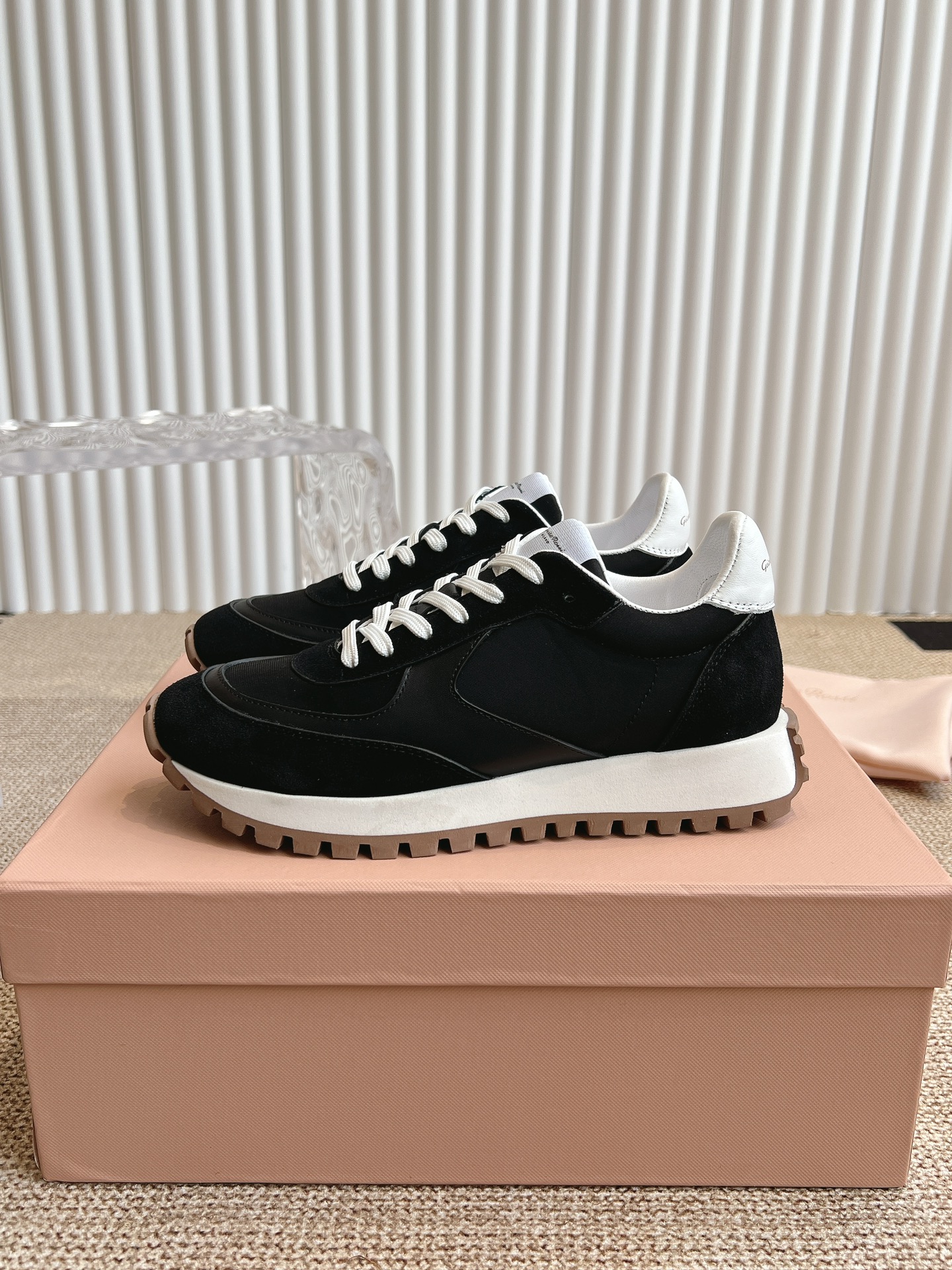 Gianvito Rossi 25ss Retro Couples Sneakers: Old-Fashioned, Cozy, and Fashionable! - 图片 3