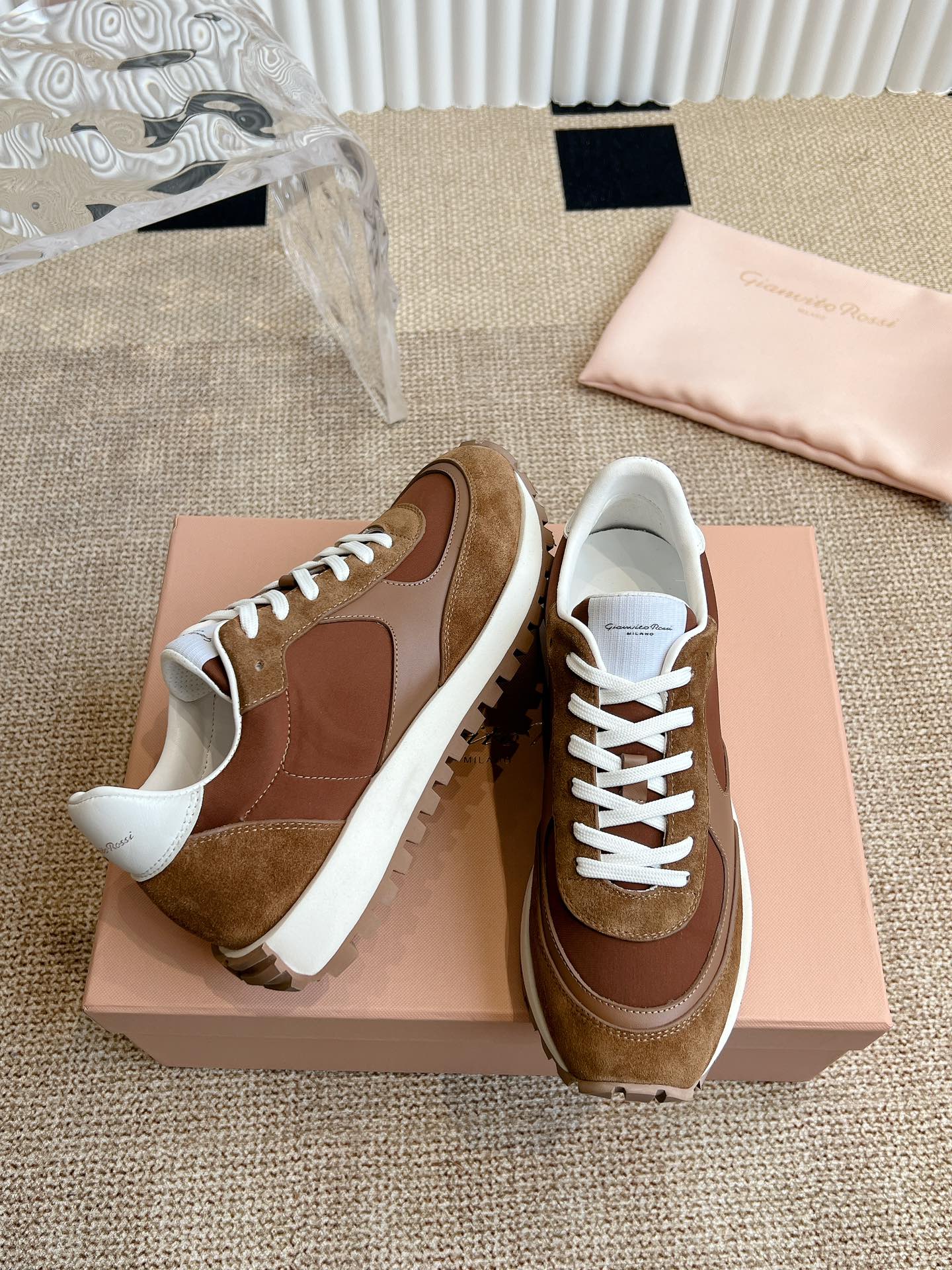 Gianvito Rossi Retro Sneakers: Fashionable, Cozy, and Favorable! - 图片 5