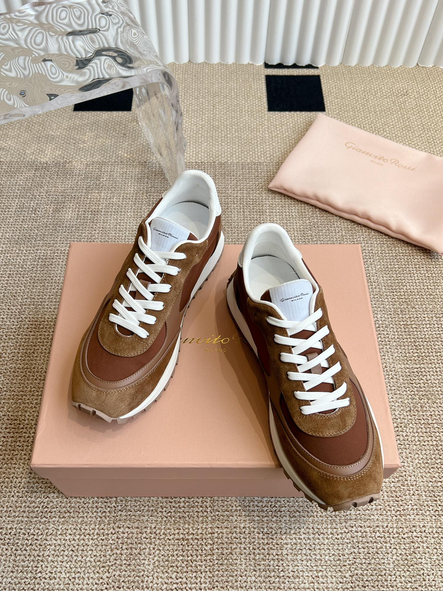 Gianvito Rossi Retro Sneakers: Fashionable, Cozy, and Favorable!