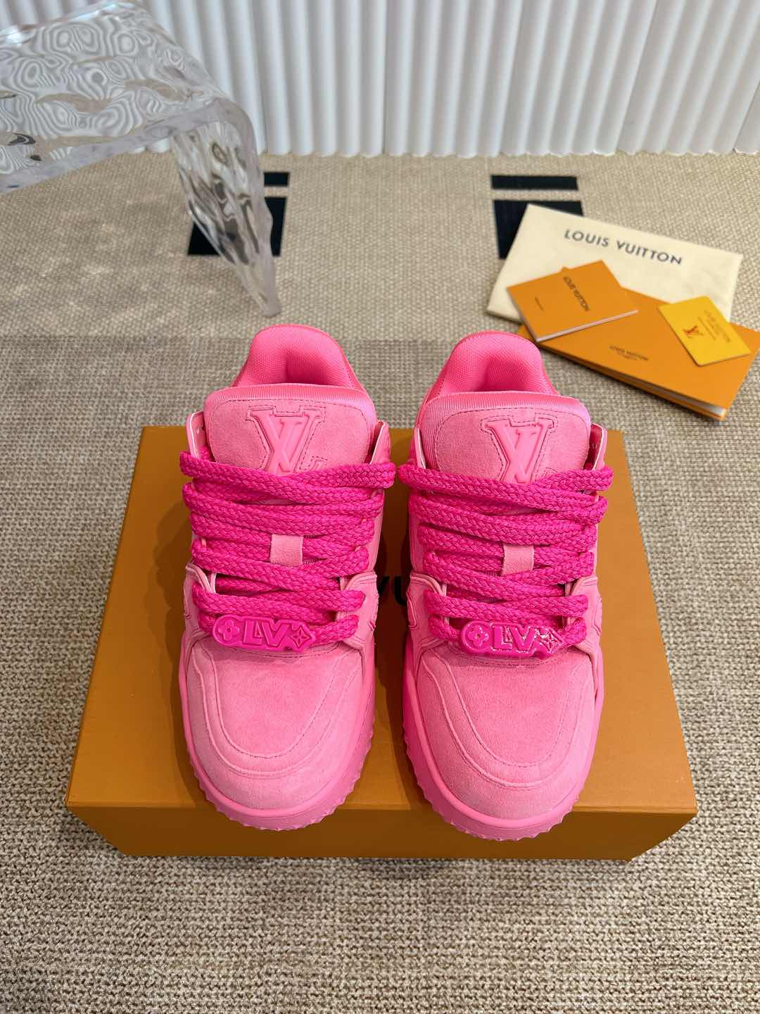 NO:129234,LV Louis Vuitton Sports Shoes and Shoes Cute Fat Trainer New color matching styles bought with eyes closed, breaking the single change of color, and getting younger fat trainer can also be called fat shoes, cute and cute, the most classic fat shoe style, high-end, atmospheric and high-end style, every style is very good!  The original version is exactly the same material and workmanship details. Various leather tpu cloth. Super complex splicing tpu original outsole, size: 35-40, casual shoes/sports shoes, louis vuitton, louis vuitton, sneakers19860909LV 路易威登运动鞋板鞋 可爱胖trainer 新配色来闭着眼睛买的款式,打破颜色的单一变化,更年轻了胖trainer 也可以叫发福鞋,憨态可掬,可可爱爱最经典的胖子鞋型,高端大气上档次每个款式配色都很赞！原版完全一样材质做工细节 各种皮面tpu 布 超复杂拼接tpu原版大底, 码数:35-40,休闲鞋/运动鞋,louis vuitton,louis vuitton,sneakers,Women's Shoes