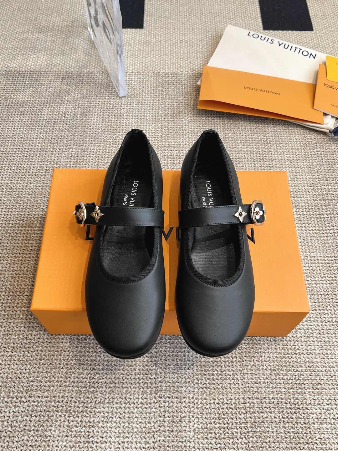 NO:440505,Louis Vuitton ss25 new arrival Spring and summer series Mary Jane new product Simple and exquisite, full of high-end feel, showing elegant temperament ~ super beautiful on the feet, full of summer shoes/9 awesome, cowhide sheepskin upper, imported genuine leather soles size: 35-41, Mary Jane, louis vuitton,mary jane,cowhide,sheepskin,Leather soles19860909Louis Vuitton ss25 new arrival 春夏系列玛丽珍新品 简约精致,高级感满满,尽显优雅气质～上脚超好看,拉满了夏日美鞋/9绝绝子啊 鞋面牛皮羊皮内里,意大利进口真皮大底 size:35-41,玛丽珍,louis vuitton,mary jane,cowhide,sheepskin,Leather soles,Women's Shoes