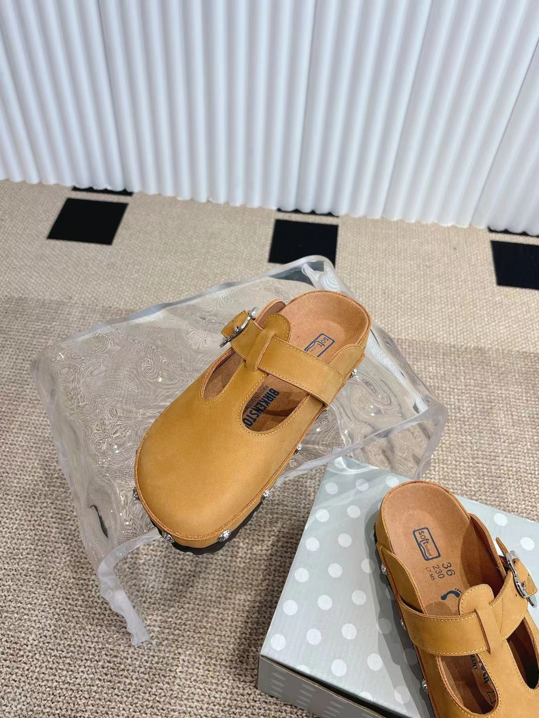 情侣款👫Birkenstock 勃肯/包头半拖鞋❗️❗️人体工程学设计 软木乳胶鞋床  轻便舒适 脚感满分 脚蹬上就能走 穿脱超方便。
码数：35-45