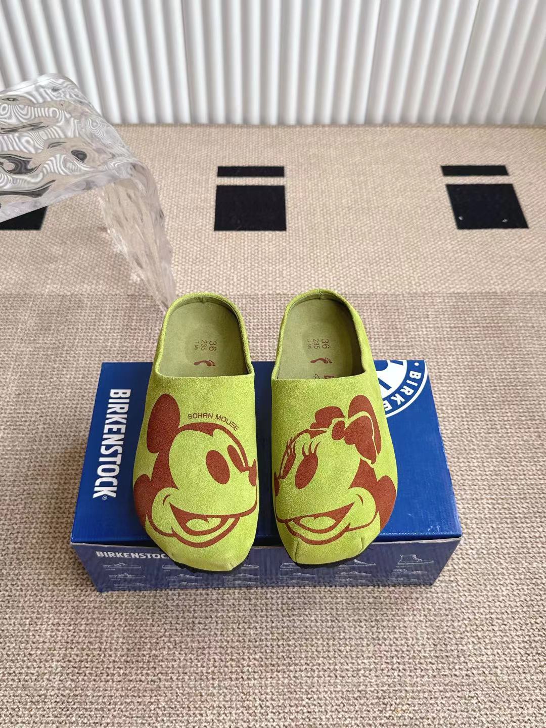 NO:247339,Birkenstock Birkenstock shoes are really my love. I suggest you buy them. They are really very versatile, comfortable to walk, fashionable, and all kinds of clothes. In short, you must buy a pair of Birkenstock shoes. Size 35-40, slippers, birdstock, slippers19860909Birkenstock勃肯包头鞋 birkenstock 博肯鞋真的是我的爱,建议大家入手,真的非常非常百搭,走路舒服,时髦,各种配衣服.总之,勃肯托鞋一定一定要入一双 码数35-40,拖鞋,birkenstock,slippers,Women's Shoes