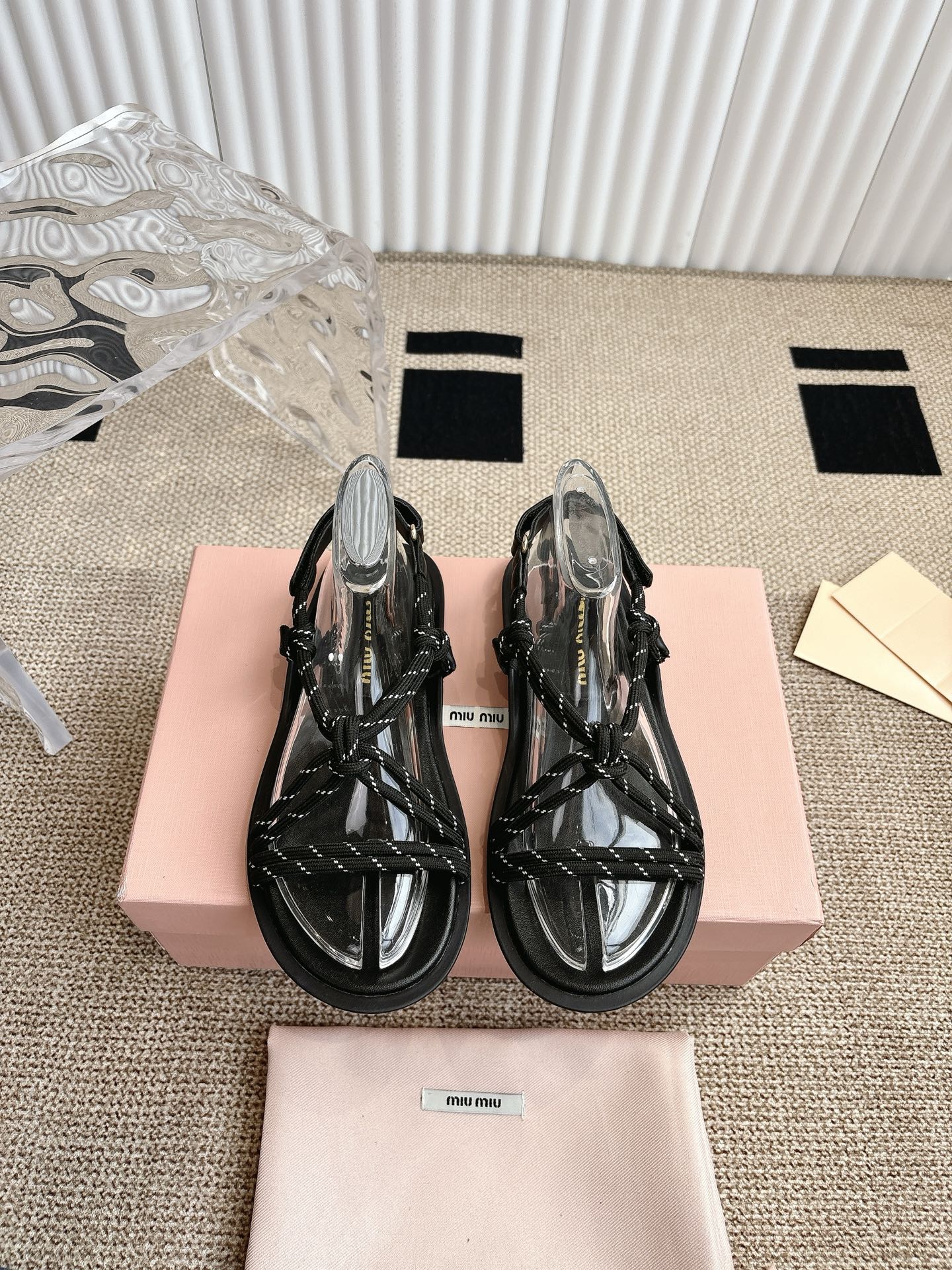 NO:247341,MiuMiu*Miu/25 summer new product, the world's hottest sandals, appeared on the covers of major fashion magazines·used by celebrities and bloggers from all walks of life~matched with long skirts, upper cowhide/rope, inner lining, sheepskin, size 35-41, sandals, miumiu, sandals, skirts, cowhide, sheepskin19860909MiuMiu*缪缪/25夏季新品,全球最火凉鞋, 出现在各大时装杂志封面·各路明星、小红书博主着用～搭配长裙 鞋面牛皮/绳子 内里羊皮内里 码数35-41,凉鞋,miumiu,sandals,skirts,cowhide,sheepskin,Women's Shoes