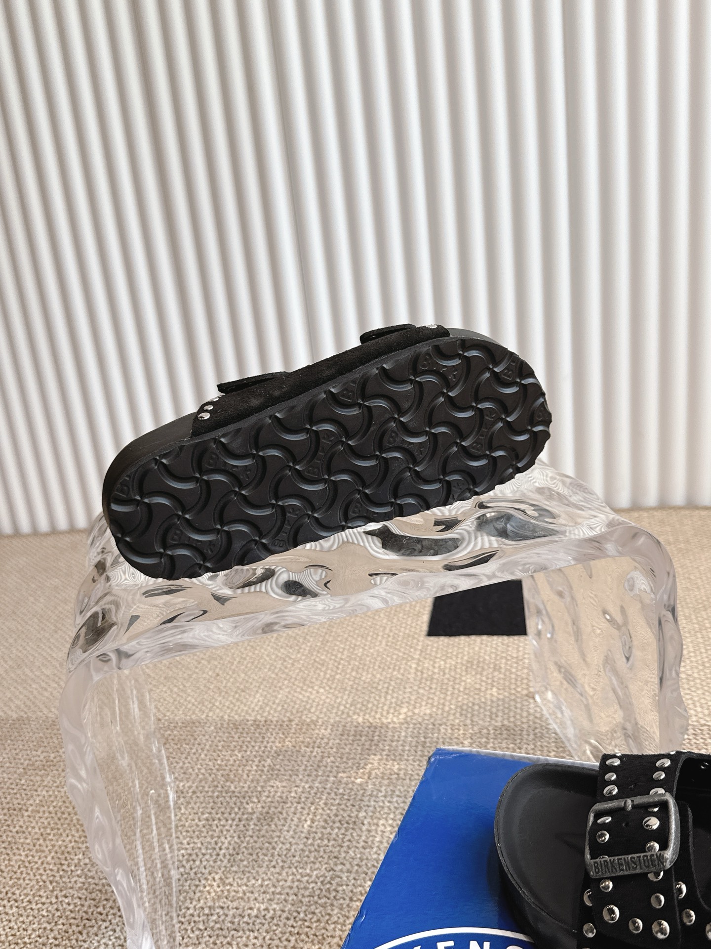 Stylish Birkenstock Sandals: Fashionable and Comfortable Footwear for Leisure in Rome - 图片 9