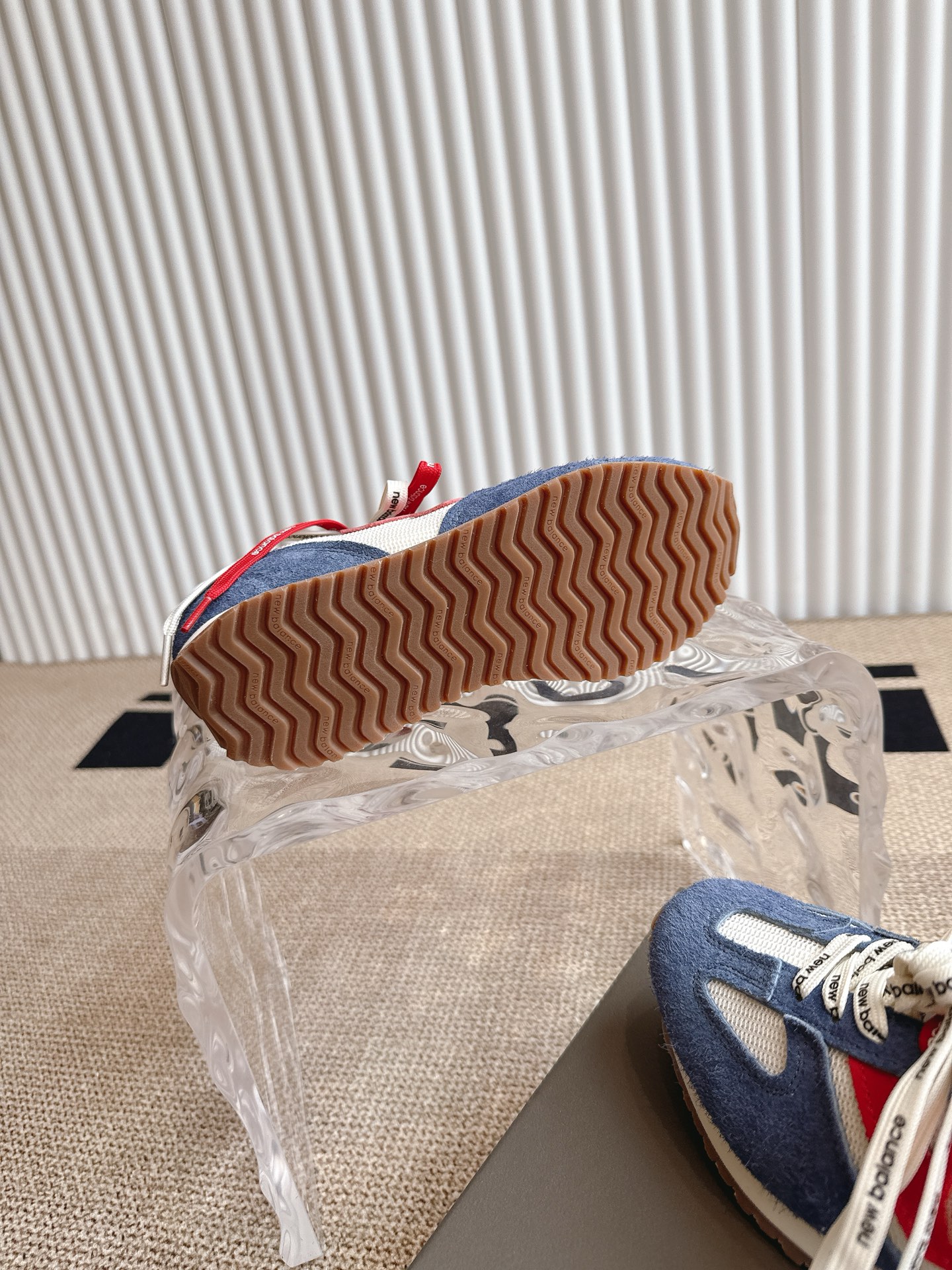 New Balance NB官方25复古运动休闲薄底鞋 471‼️
         ⚠️NB原版一比一材料⚠️
      以品牌经典320鞋款为灵感，471系列巧妙融合精湛工艺与时尚设计
焕新复古薄底鞋风貌，让每一刻都自成风格在每周七天的交替流转中，多元的场景，每一个瞬间
伴随着穿着者解锁更多可能，展现多面自我与风格
码数：35-45