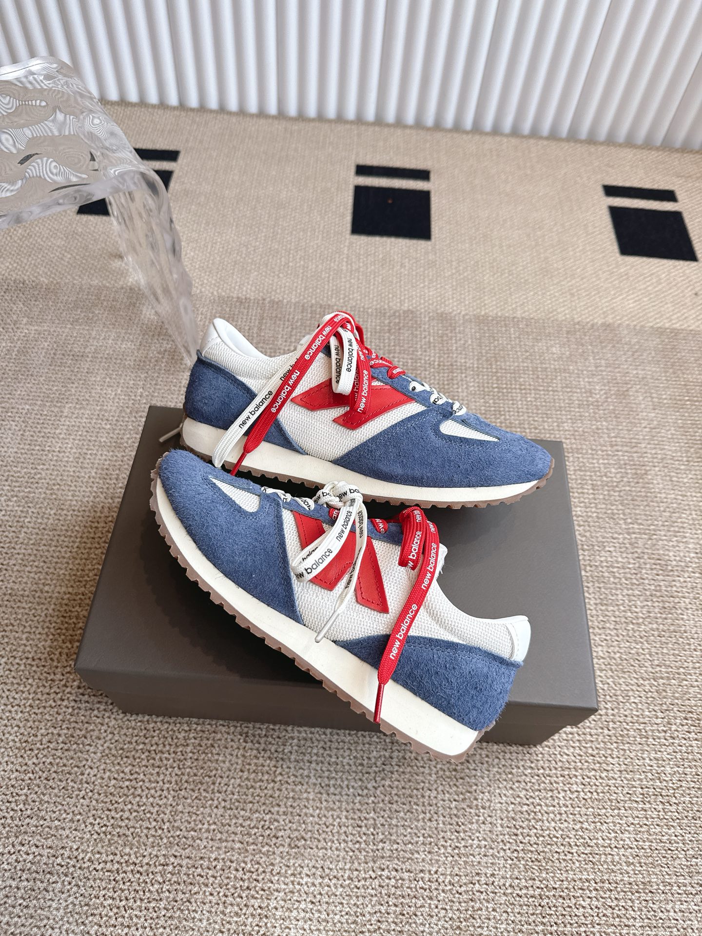 New Balance NB官方25复古运动休闲薄底鞋 471‼️
         ⚠️NB原版一比一材料⚠️
      以品牌经典320鞋款为灵感，471系列巧妙融合精湛工艺与时尚设计
焕新复古薄底鞋风貌，让每一刻都自成风格在每周七天的交替流转中，多元的场景，每一个瞬间
伴随着穿着者解锁更多可能，展现多面自我与风格
码数：35-45