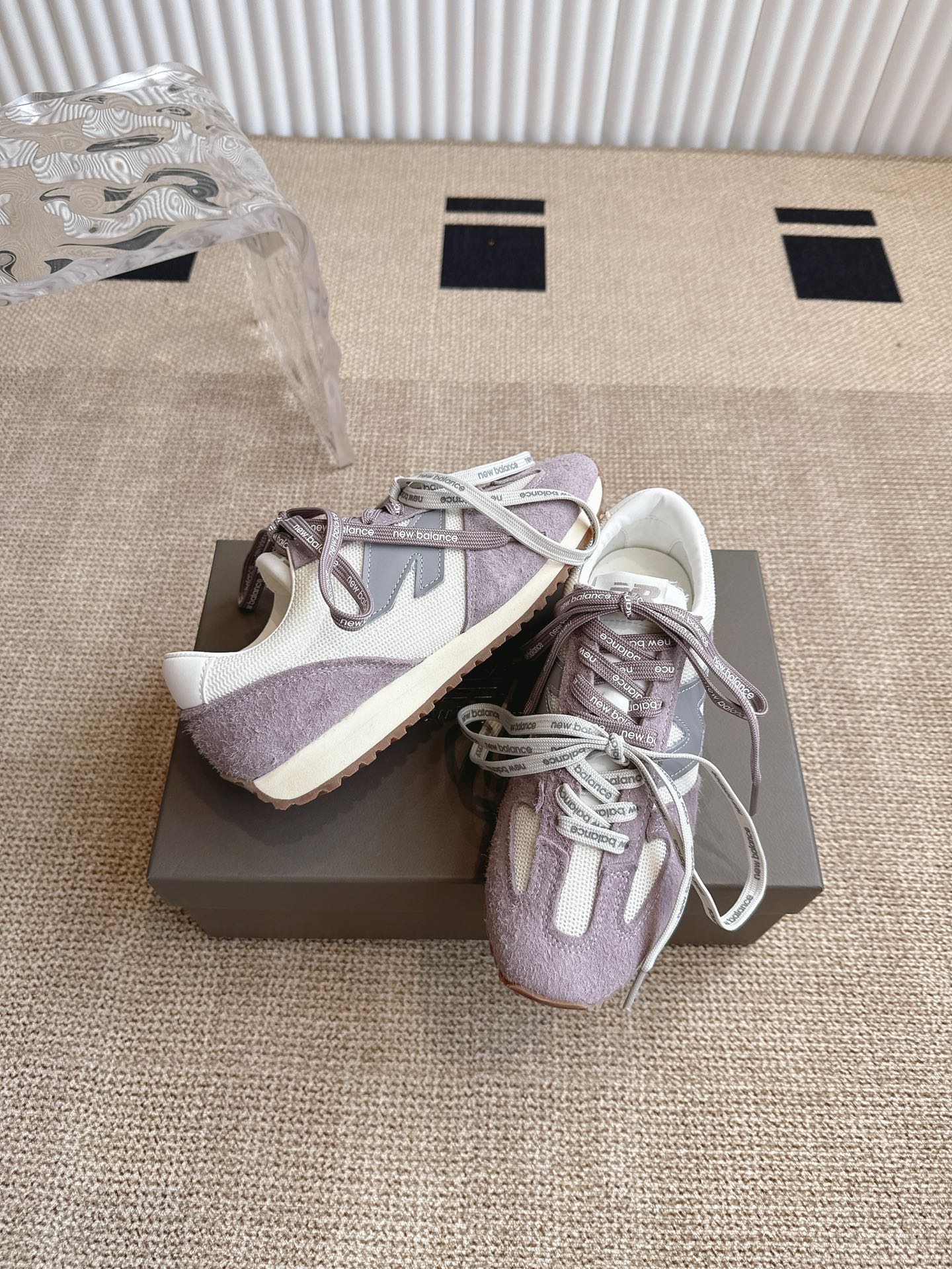 New Balance NB官方25复古运动休闲薄底鞋 471‼️
         ⚠️NB原版一比一材料⚠️
      以品牌经典320鞋款为灵感，471系列巧妙融合精湛工艺与时尚设计
焕新复古薄底鞋风貌，让每一刻都自成风格在每周七天的交替流转中，多元的场景，每一个瞬间
伴随着穿着者解锁更多可能，展现多面自我与风格
码数：35-45