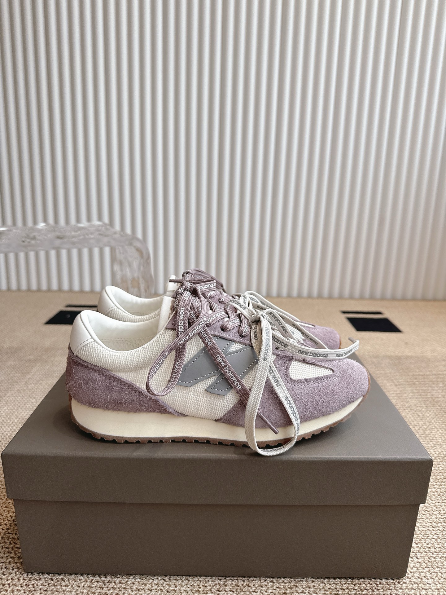 New Balance NB官方25复古运动休闲薄底鞋 471‼️
         ⚠️NB原版一比一材料⚠️
      以品牌经典320鞋款为灵感，471系列巧妙融合精湛工艺与时尚设计
焕新复古薄底鞋风貌，让每一刻都自成风格在每周七天的交替流转中，多元的场景，每一个瞬间
伴随着穿着者解锁更多可能，展现多面自我与风格
码数：35-45