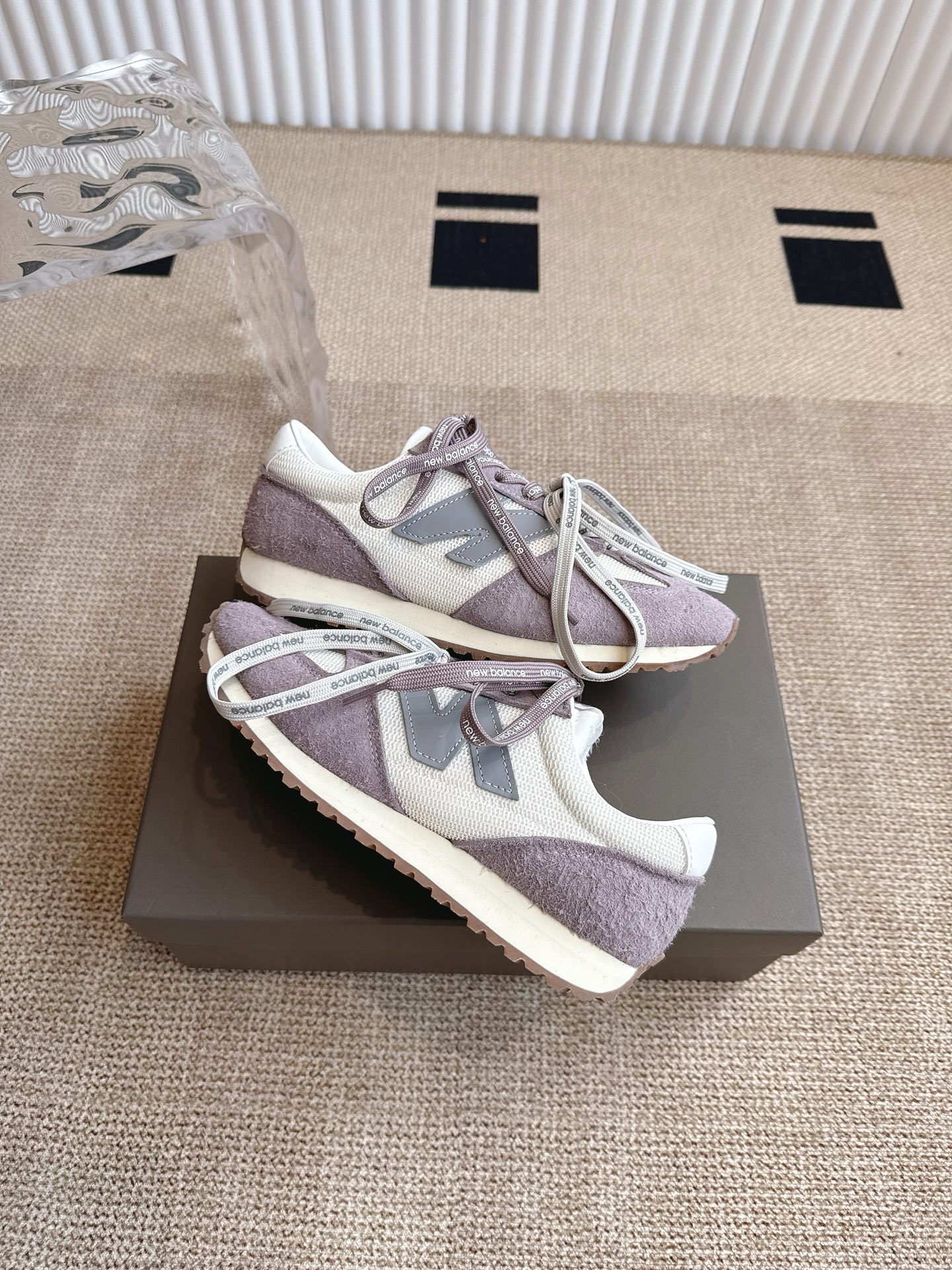 New Balance NB官方25复古运动休闲薄底鞋 471‼️
         ⚠️NB原版一比一材料⚠️
      以品牌经典320鞋款为灵感，471系列巧妙融合精湛工艺与时尚设计
焕新复古薄底鞋风貌，让每一刻都自成风格在每周七天的交替流转中，多元的场景，每一个瞬间
伴随着穿着者解锁更多可能，展现多面自我与风格
码数：35-45