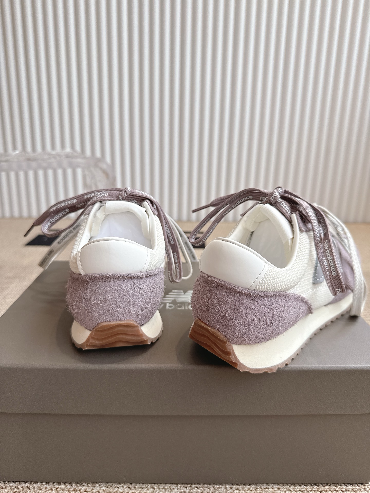 New Balance NB官方25复古运动休闲薄底鞋 471‼️
         ⚠️NB原版一比一材料⚠️
      以品牌经典320鞋款为灵感，471系列巧妙融合精湛工艺与时尚设计
焕新复古薄底鞋风貌，让每一刻都自成风格在每周七天的交替流转中，多元的场景，每一个瞬间
伴随着穿着者解锁更多可能，展现多面自我与风格
码数：35-45