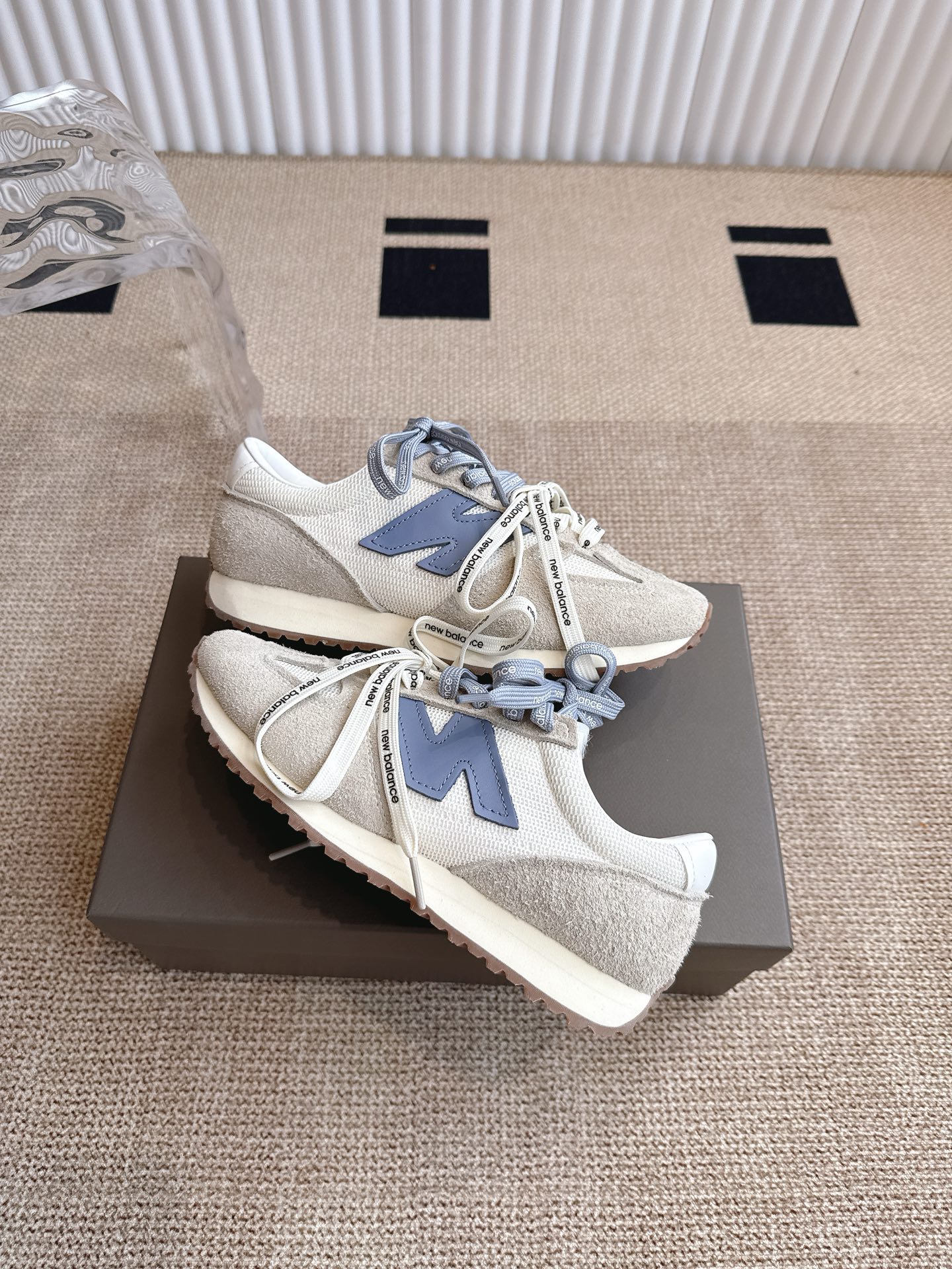 New Balance NB官方25复古运动休闲薄底鞋 471‼️
         ⚠️NB原版一比一材料⚠️
      以品牌经典320鞋款为灵感，471系列巧妙融合精湛工艺与时尚设计
焕新复古薄底鞋风貌，让每一刻都自成风格在每周七天的交替流转中，多元的场景，每一个瞬间
伴随着穿着者解锁更多可能，展现多面自我与风格
码数：35-45