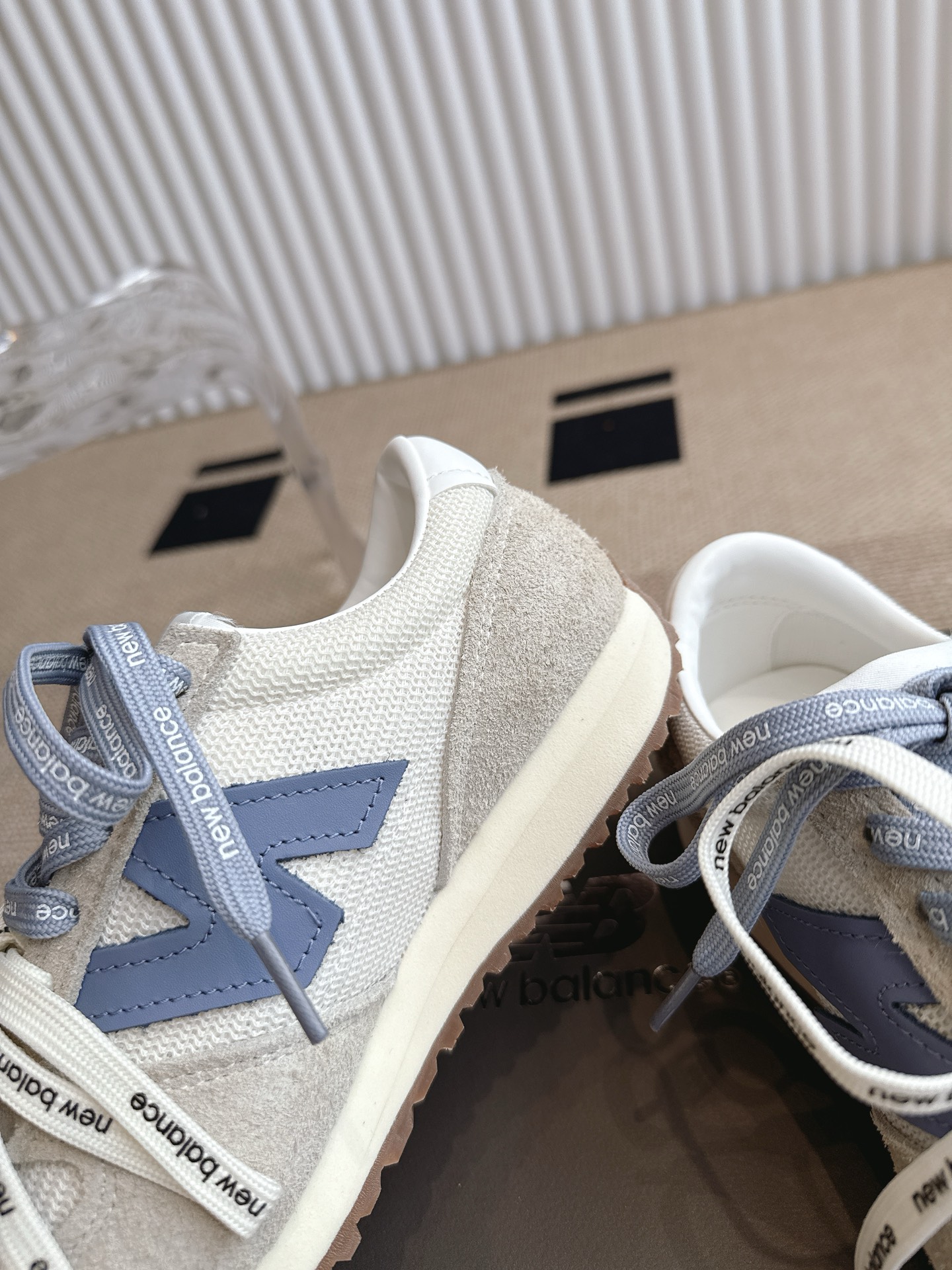 New Balance NB官方25复古运动休闲薄底鞋 471‼️
         ⚠️NB原版一比一材料⚠️
      以品牌经典320鞋款为灵感，471系列巧妙融合精湛工艺与时尚设计
焕新复古薄底鞋风貌，让每一刻都自成风格在每周七天的交替流转中，多元的场景，每一个瞬间
伴随着穿着者解锁更多可能，展现多面自我与风格
码数：35-45