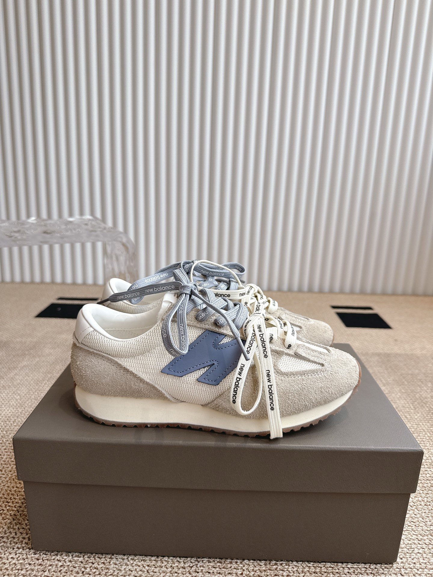 New Balance NB官方25复古运动休闲薄底鞋 471‼️
         ⚠️NB原版一比一材料⚠️
      以品牌经典320鞋款为灵感，471系列巧妙融合精湛工艺与时尚设计
焕新复古薄底鞋风貌，让每一刻都自成风格在每周七天的交替流转中，多元的场景，每一个瞬间
伴随着穿着者解锁更多可能，展现多面自我与风格
码数：35-45