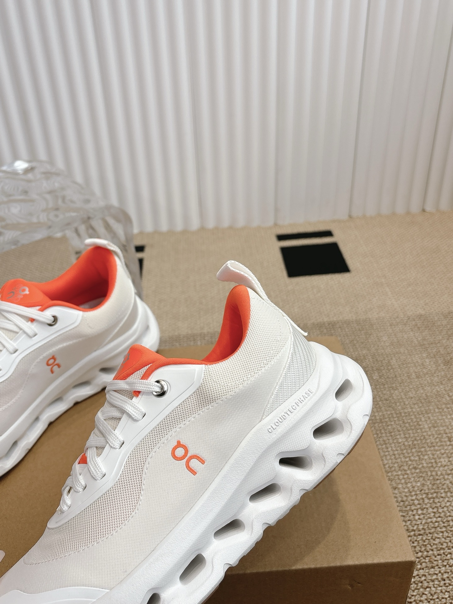 Loewe x On Cloudtilt 2.0: Stylish Running Shoes for Urban & Outdoor Life 8 i1743417686230 1529 0 6