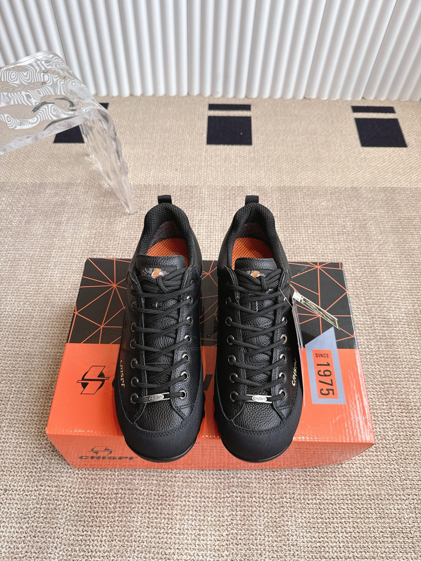 NO:247305,CRISPI spring and summer outdoor waterproof and non-slip hiking hiking shoes for men and women Monaco Monaco Low GTX As the long-lasting legendary classic hiking shoes for the CRISPI brand, the MONAGO family has added another low-top new member MONACO LOW GTX uses high-quality top cowhide to improve wear comfort while ensuring functionality, while giving the shoe shape a modern and fashionable taste. Women's size 36-39 Men's size: 39-45, casual shoes/sports shoes, boots, sneakers, cowhide19860909CRISPI春夏户外防水防滑徒步登山鞋靴男女摩纳哥 Monaco Low GTX  作为CRISPI品牌经久不衰的传奇经典徒步鞋 MONAGO家族再添低帮版新成员MONACO LOW GTX 采用高质量头层牛皮,在保证功能性的基础上提升穿着舒适度,同时赋予鞋型现代感与时尚品味 女码36-39 男码: 39-45,休闲鞋/运动鞋,boots,sneakers,cowhide,Women's Shoes