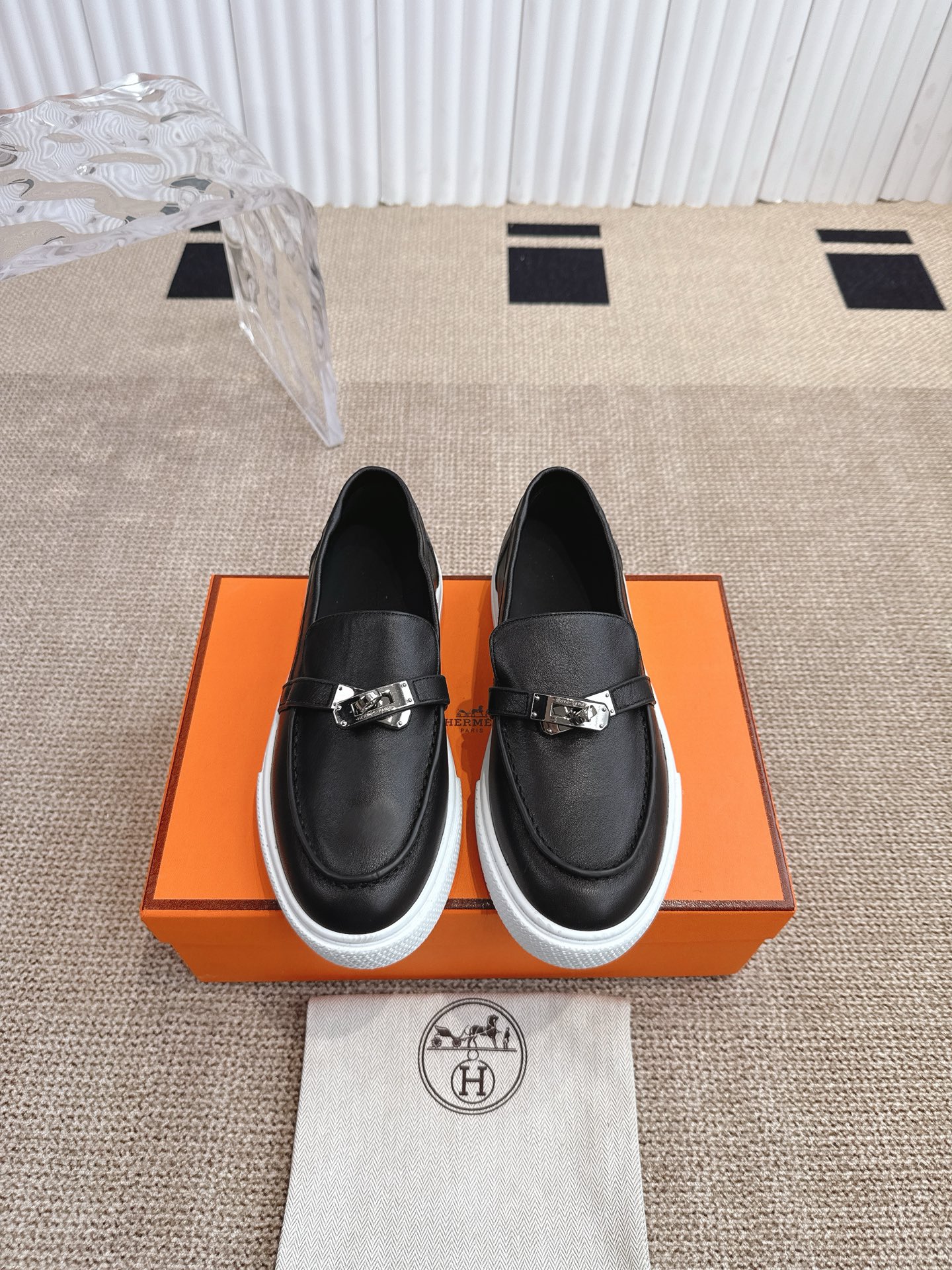 NO:252253,Women and men Hermes game kelly buckle thick sole loafers Calf leather loafer style lace-free casual sneakers, paired with functional palladium-plated kelly shoe buckles. Original custom kelly shoe buckle Custom imported calfskin palm pattern cowhide sheepskin inner lining original mold open sole size#women 35-41#man 39-45, loafers, hermes, hermes, loafers, sneakers, cowhide, sheepskin, sheep19860909女男 Hermes爱马仕game kelly 扣厚底乐福鞋  小牛皮乐福鞋风格免系带休闲运动鞋,搭配功能性镀钯kelly鞋扣. 原版定制kelly鞋扣 定制进口小牛皮掌纹牛皮羊京羊皮内里 原版开模大底 size#女35-41#男39-45,乐福鞋,hermes,hermes,loafers,sneakers,cowhide,sheepskin,sheep,Women's Shoes