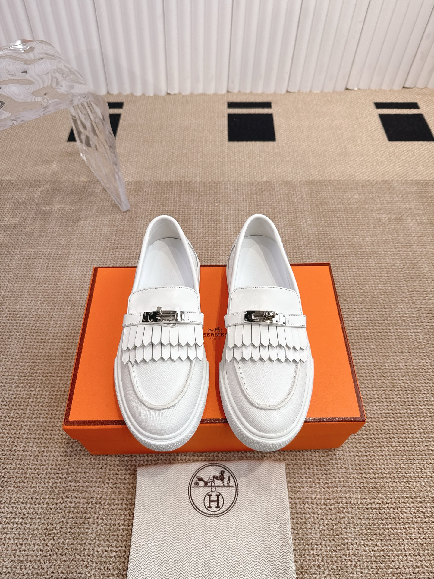 NO:252256,Women's Hermes game kelly buckle six-tasseled thick-soled loafers calfskin loafer style lace-free casual sneakers, paired with functional palladium-plated kelly shoe buckles. Original custom kelly shoe buckles Custom imported calfskin palm pattern cowhide sheepskin inner lining original open mold outsole size#women 35-41, loafers, hermes, hermes, loafers, sneakers, cowhide, sheepskin, sheep19860909女 Hermes爱马仕game kelly 扣六流苏厚底乐福鞋  小牛皮乐福鞋风格免系带休闲运动鞋,搭配功能性镀钯kelly鞋扣. 原版定制kelly鞋扣 定制进口小牛皮掌纹牛皮羊京羊皮内里 原版开模大底 size#女35-41,乐福鞋,hermes,hermes,loafers,sneakers,cowhide,sheepskin,sheep,Women's Shoes