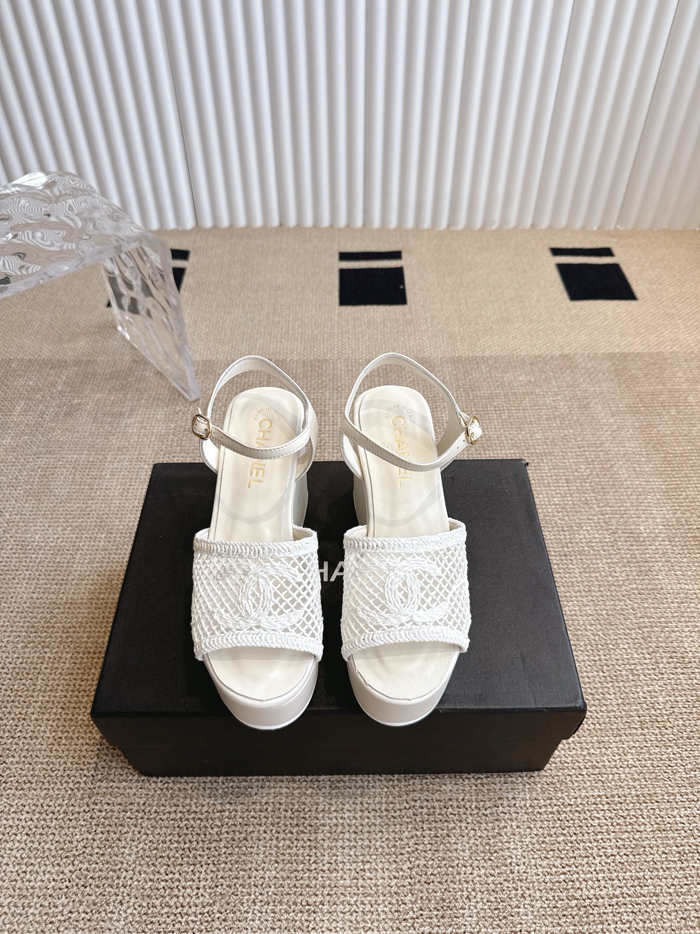 NO:252278,Chanel Mesh Rhinestone Thick Sandals Xiaoxiang 25a Spring and Summer Quality One of the must-have classics every year!  Latest design, more visible and taste ~ All materials are customized according to the original version!  Purchase and develop. Universal and versatile artifact, summer beach, durable model. Imported fabrics with imported cowhide inner sheepskin, outsole, Italian thickened leather outsole, size 35-41, sandals, chanel, sandals, cowhide, sheepskin, Leather soles19860909Chanel 小奈儿网纱水钻厚凉鞋  小香 25a春夏品质 每年必入的经典款之一！最新设计 更加彰显和品味～所有材质都根据原版定制！购入开发.万能百搭神器,夏日沙滩,耐造款. 面料进口牛皮内里进口羊皮 大底意大利加厚真皮大底 码数35-41,凉鞋,chanel,sandals,cowhide,sheepskin,Leather soles,Women's Shoes