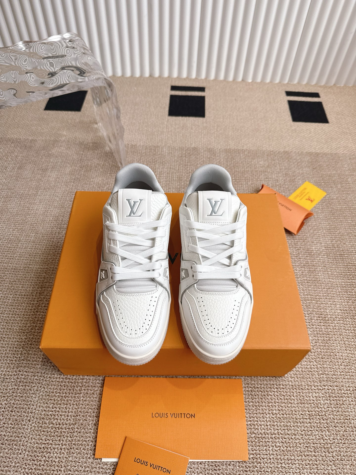 NO:721336,Louis Vuiton Louis Vuitton Trainer series sneakers and basketball shoes LV Trainer sneakers are a classic idea inspired by retro basketball shoes by designer Virgil Abloh. This time, smooth cow leather and Monogram embossed grain cow leather are spliced, and the rubber outsole is embellished with Monogram flowers, reflecting a striking jump in one color!  Fabric: original imported first-layer cowhide, original custom-made breathable mesh lining, sole thickness about 3cm, size 35-45, casual shoes/sports shoes, louis vuitton, louis vuitton, louis vuitton, sneakers, cowhide19860909Louis Vuiton 路易威登 Trainer系列板鞋篮球鞋 LV Trainer运动鞋是由设计师Virgil Abloh由复古篮球鞋激发的经典创意,此次拼接光滑牛皮革和Monogram压纹粒面牛皮革,再以Monogram花卉点缀橡胶外底,映现一体色彩中的醒目跳跃！ 面料原版进口头层牛皮 内里原版定制透气网里 底厚约3cm 码数35-45,休闲鞋/运动鞋,louis vuitton,louis vuitton,louis vuitton,sneakers,cowhide,Women's Shoes