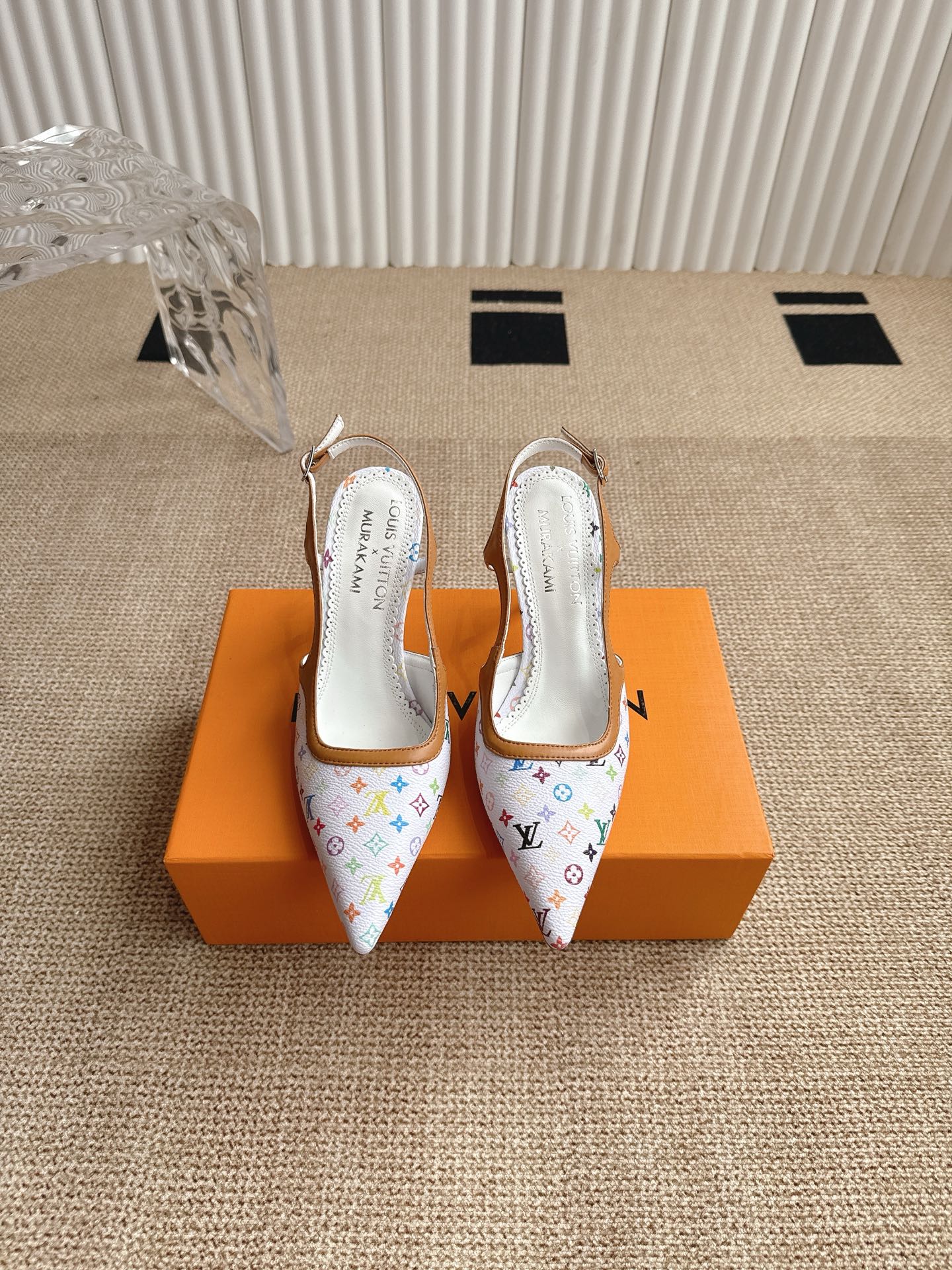 NO:240373,LV Louis Vuitton pointed toe back with high heels triple-color sandals single shoes Purchase level!  Full of high-end feeling!  This is a popular model for bloggers at home and abroad. It is retro and fashionable and beautiful!  The main recommended model of the official website - SdEet - original custom presbyterian leather denim denim with upper imported cowhide lining, outsole original top injection molded leather outsole heel height 8.5cm shoe size 35-40, high heel sandals, louis vuitton, louis vuitton, sandals, high heels, cowhide, Leather soles19860909LV 路易威登尖头后带高跟三彩凉鞋单鞋  代购级别！高级感十足！国内外博主刷爆的一款,复古又时髦 上脚美炸了！官网主推款大 - SdEet - 鞋面原版定制老花皮丹宁牛仔 内里进口牛皮里 大底原版顶级注塑真皮大底 跟高8.5cm 鞋码35-40,高跟鞋凉鞋,louis vuitton,louis vuitton,sandals,high heels,cowhide,Leather soles,Women's Shoes