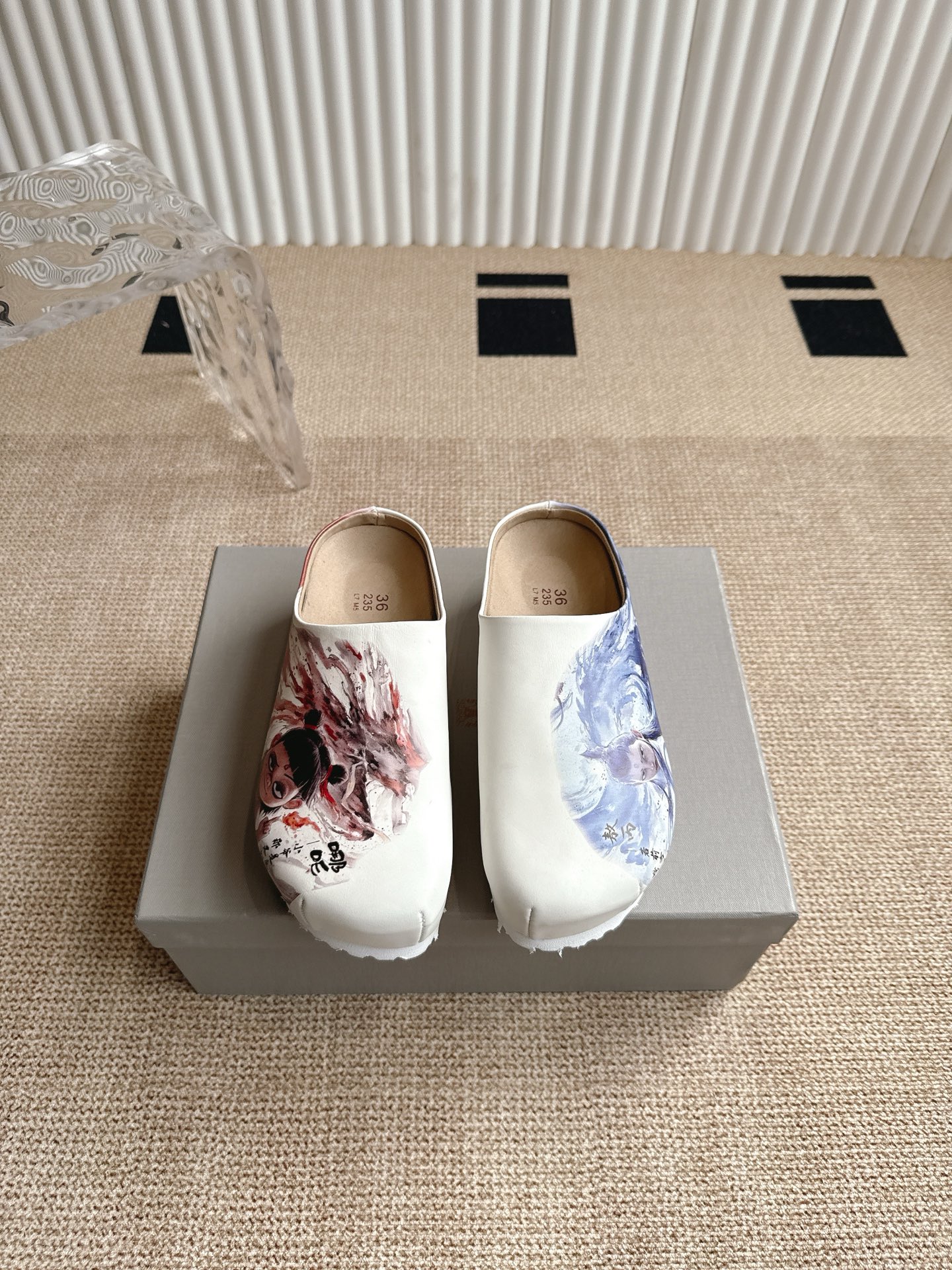 NO:240381,Birkenstock Birkenstock shoes are really my love. I suggest you buy them. They are really very versatile, comfortable to walk, fashionable, and all kinds of clothes. In short, you must have a pair of Birkenstock shoes. Size 35-40, semi-drag, birdstock19860909Birkenstock勃肯包头鞋 birkenstock 博肯鞋真的是我的爱,建议大家入手,真的非常非常百搭,走路舒服,时髦,各种配衣服.总之,勃肯托鞋一定一定要入一双 码数35-40,半拖,birkenstock,Women's Shoes