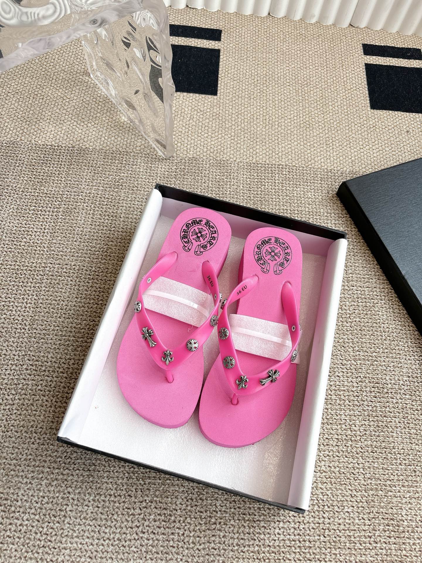 “Korean-Style Lazy Slippers: Popular High-End Summer Fashion in Sizes 35-40”
