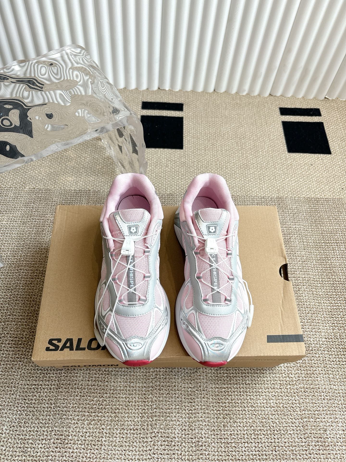 NO:405266,SALOMON XT WHISER SALOMON Outdoor Casual New interpretation focuses on its aerodynamic appearance, with the iconic white and cream color bringing urban style. The other pair is made of pure black to highlight the textured details. The iconic sneakers are refined into a new urban classic, bringing a quiet atmosphere to SALOMON. The original imported cowhide + breathable mesh. The inner lining is original imported breathable mesh. The sole is original open molded anti-slip rubber outsole. The bottom thickness is 4CM Size35-40. Dad shoes, sneakers, cowhide19860909SALOMON XT WHISER 萨洛蒙户外 休闲 全新演绎的专注于其空气动力学的外观上,标志性白色与奶油色带来都市风格. 另一双则以纯粹的黑色打造,突出富质感的细节,标志性运动鞋被提炼为新的都市经典 为 SALOMON带来静谧气息 面料原版进口牛皮＋透气网面 内里原版进口透气网里 鞋底原版开模防滑橡胶大底 底厚4CM Size35-40,老爹鞋,sneakers,cowhide,Women's Shoes