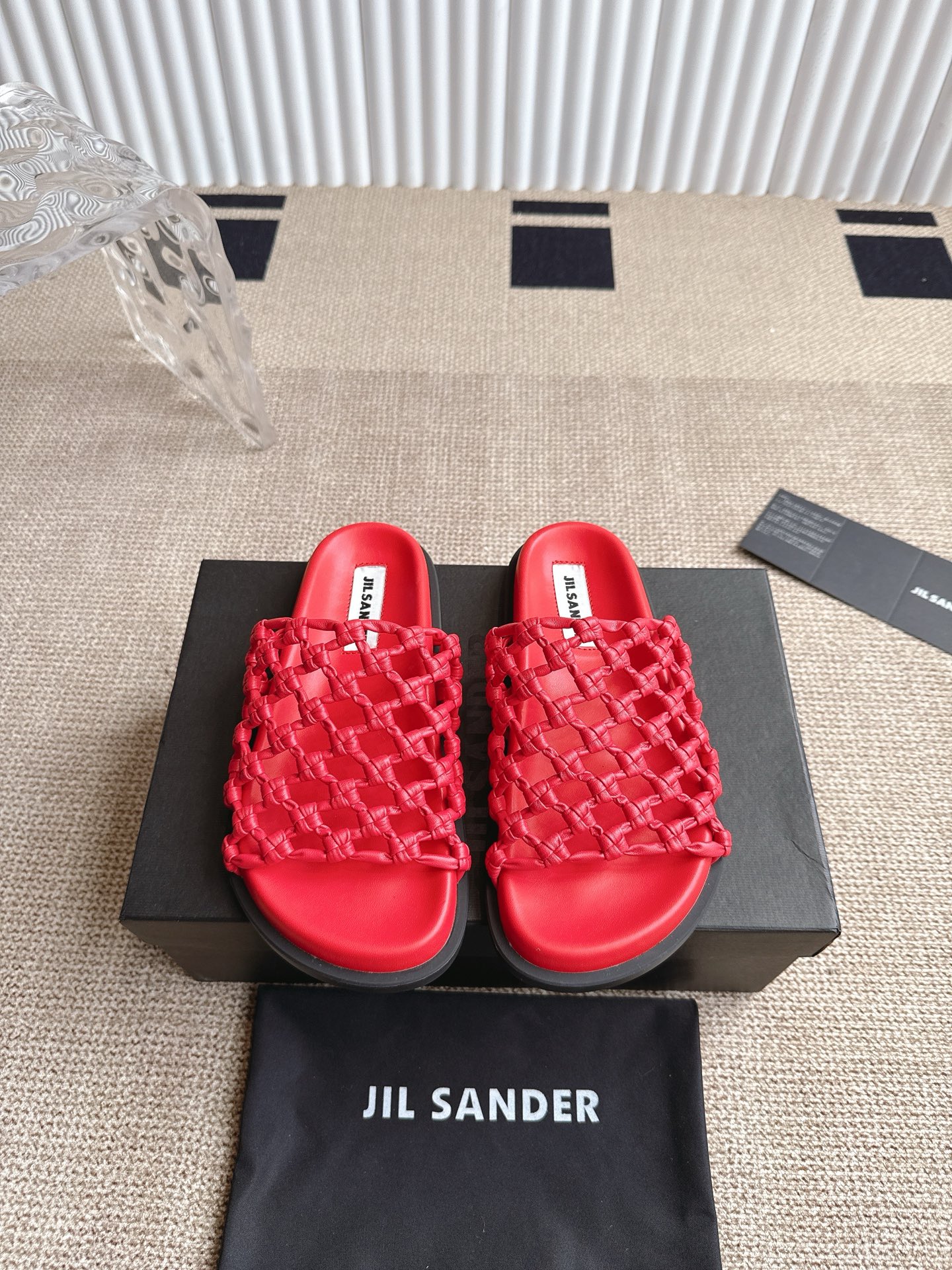 NO:262634,Jilsander 2025 spring and summer new braided slippers. Highlights of design, minimalist braided knots   hollowing craftsmanship, unlocking lazy and high-end feel, and can be matched with jeans/dresses. Switch on commuting and dates at will. Quality control is a must!  The niche design does not match the style, click to take away your 