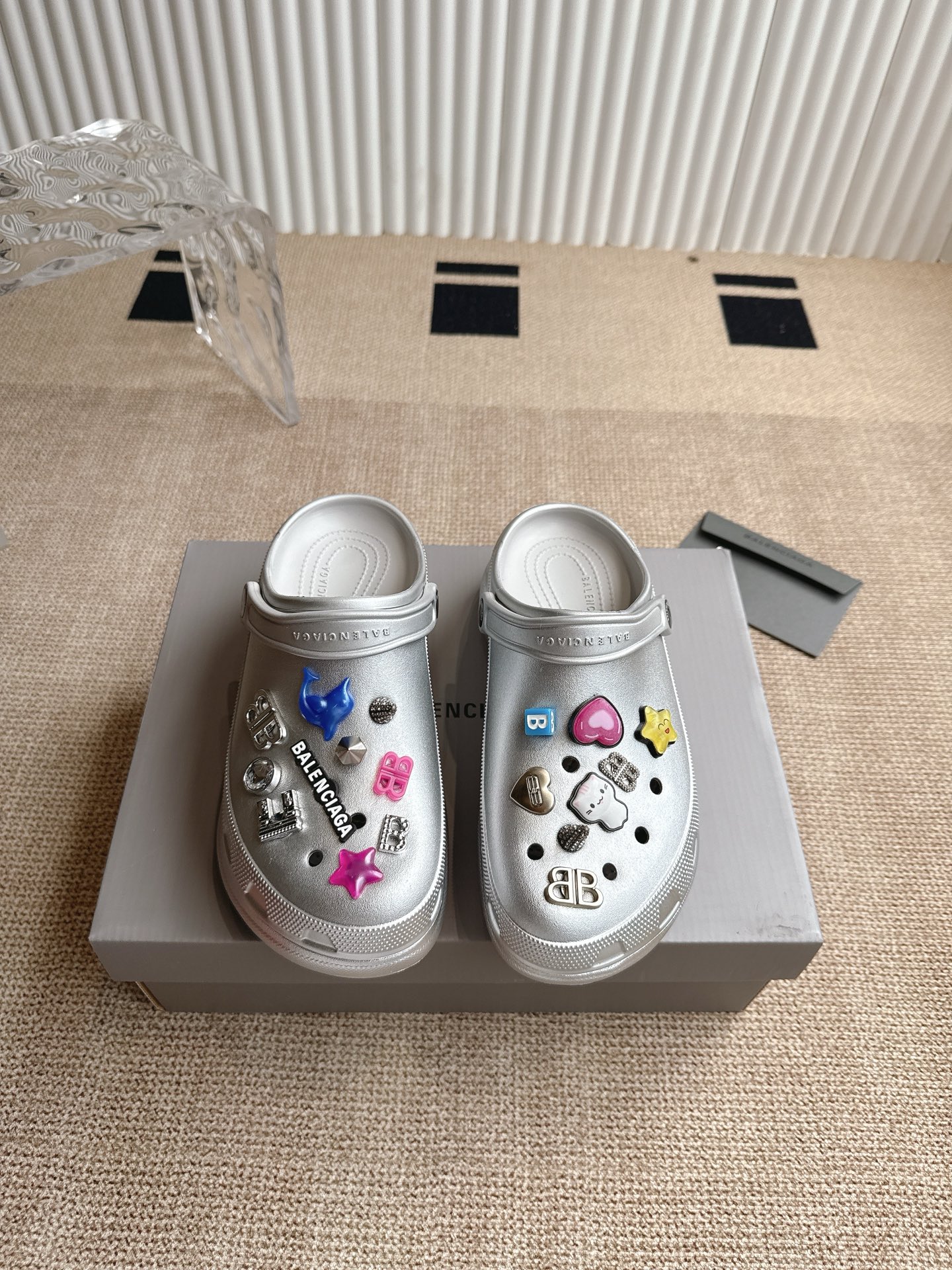 Balenciaga x Crocs 联名洞洞鞋‼
