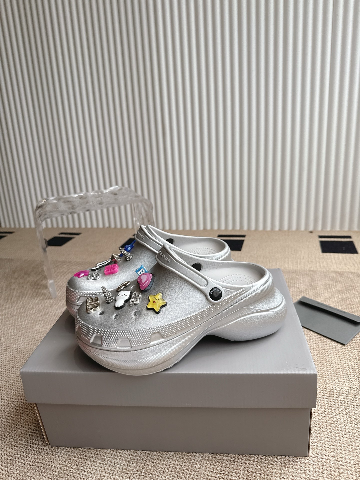 Balenciaga x Crocs 联名洞洞鞋‼