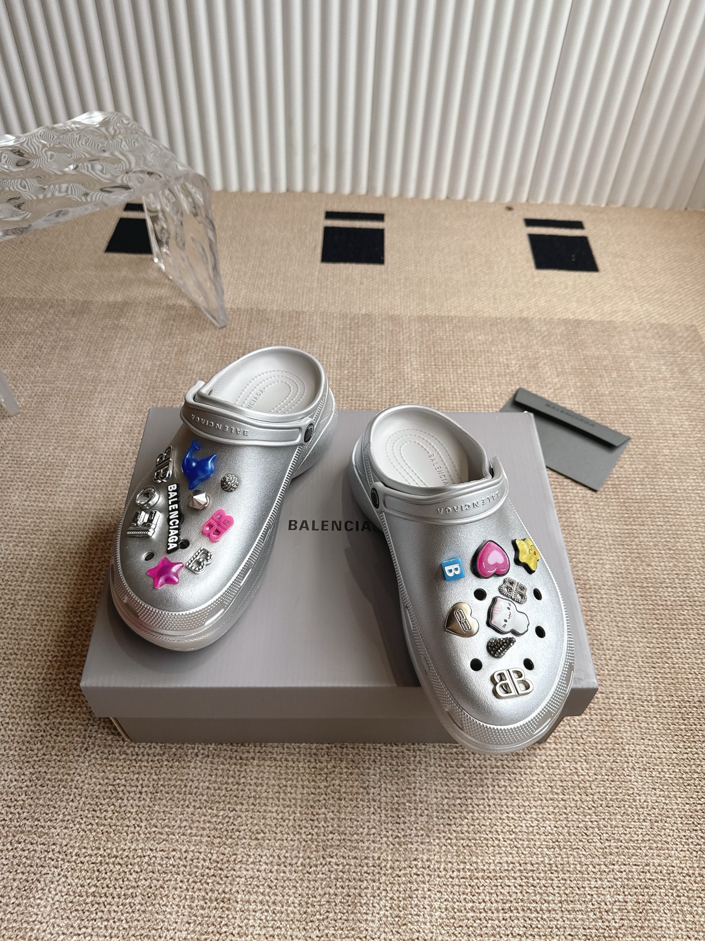 Balenciaga x Crocs 联名洞洞鞋‼