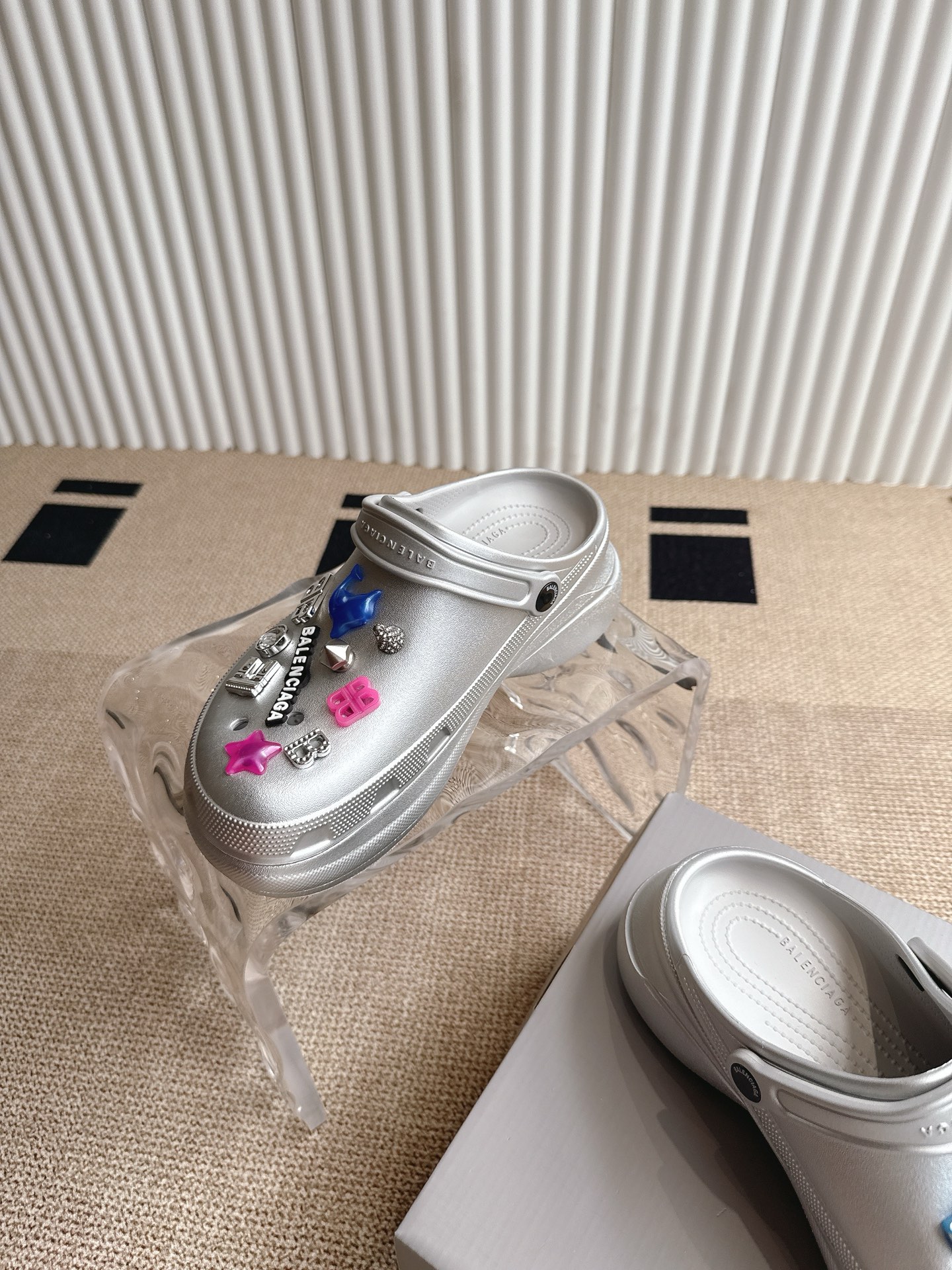 Balenciaga x Crocs 联名洞洞鞋‼