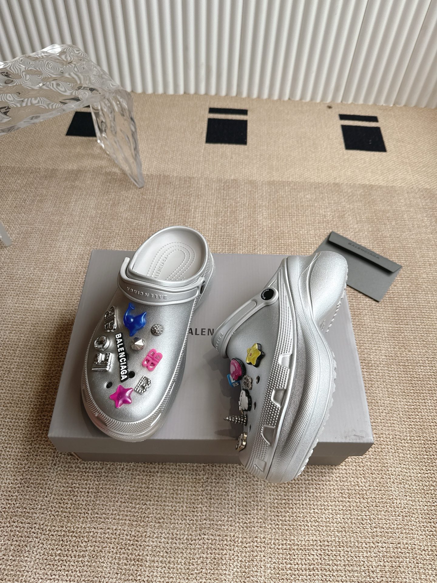 Balenciaga x Crocs 联名洞洞鞋‼